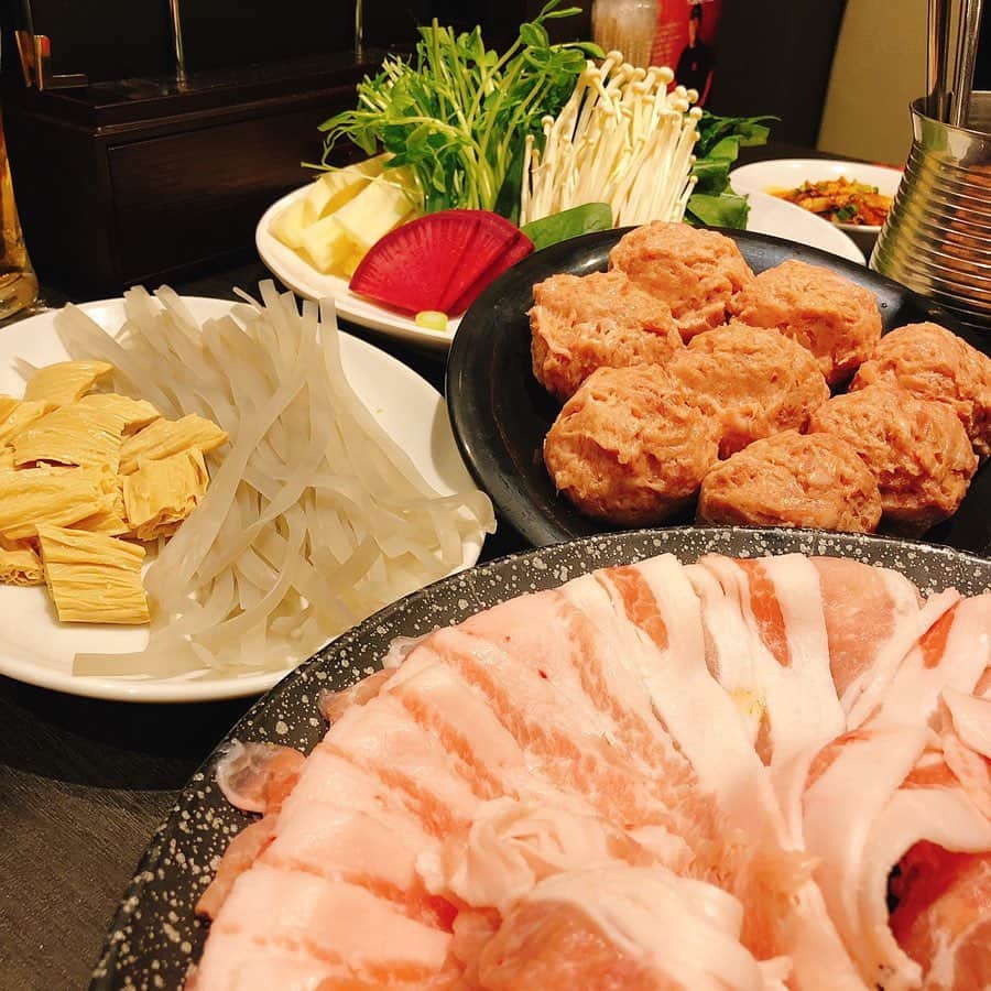 星村麻衣さんのインスタグラム写真 - (星村麻衣Instagram)「みんなでワイワイ火鍋🔥 #dinner  #ファイヤーホール4000  #五反田 #美食倶楽部」1月19日 21時06分 - hoshimuramai