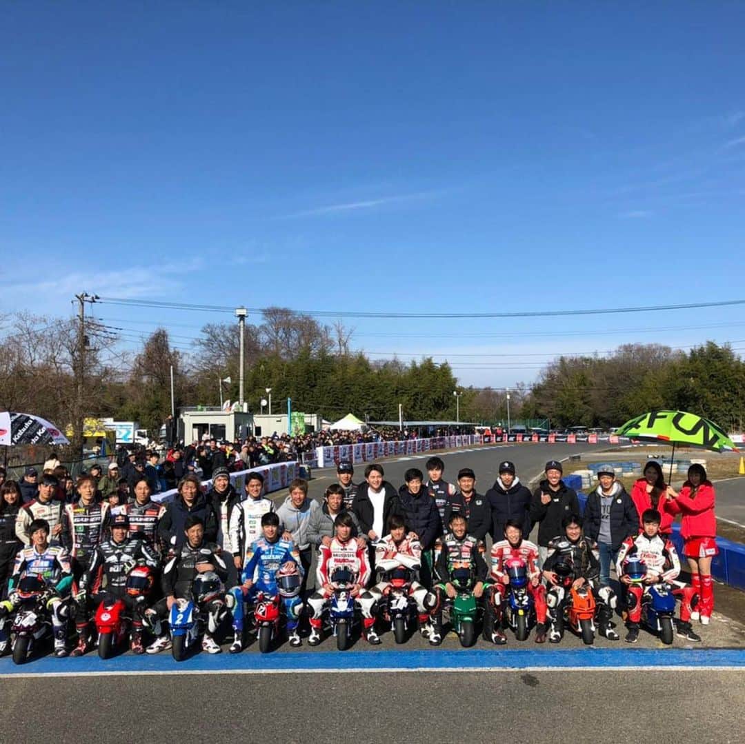 本山哲のインスタグラム：「2020秋ヶ瀬新春祭り2&4！ 天候にも恵まれたくさんの人と良い雰囲気の中とても楽しいイベントとなりました。 御協力して頂いた方々、参加された方や見に来てくれた皆さんありがとうございました！ ゲストライダーとドライバーの本気デモレースは最高でした😂 #サーキット秋ヶ瀬」