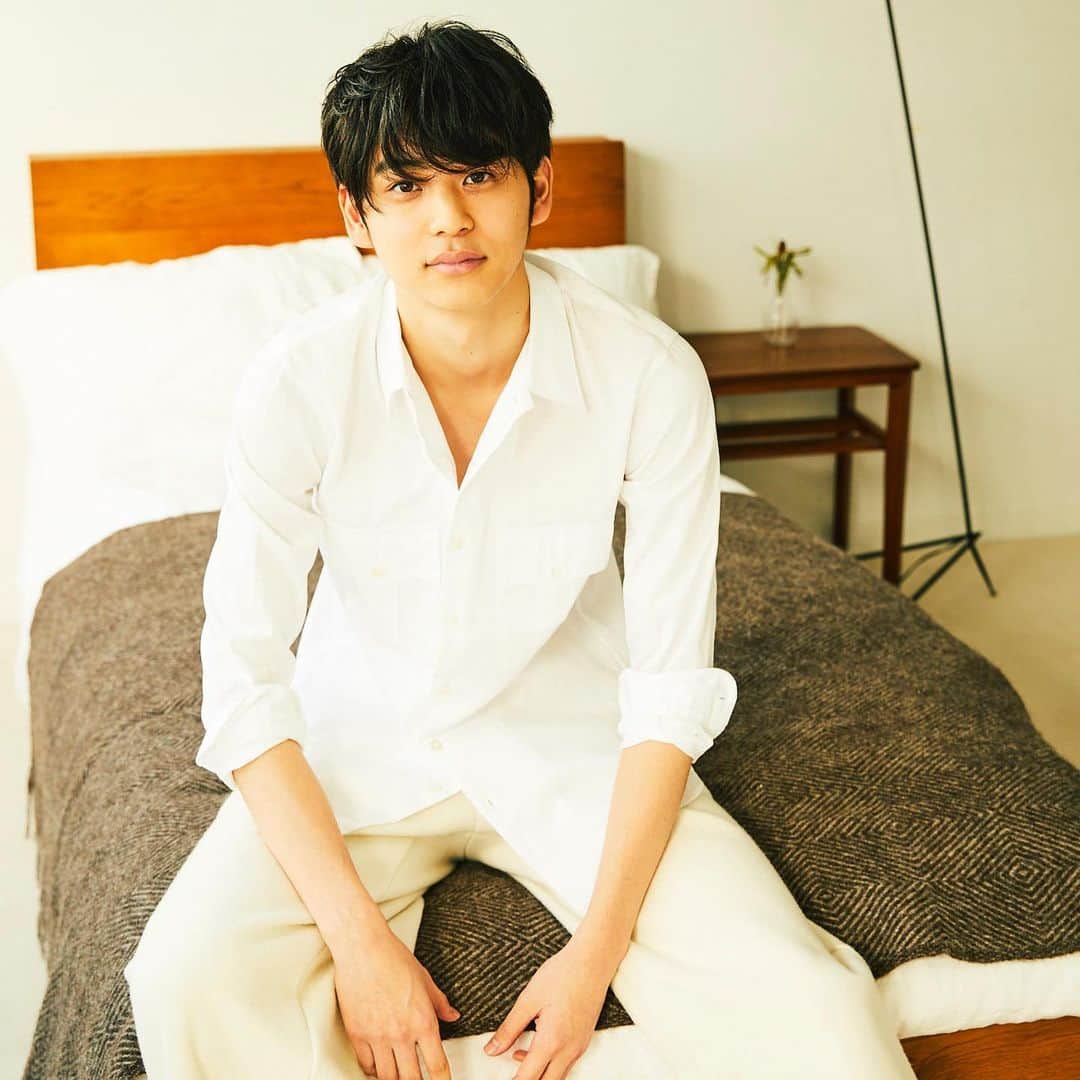 鈴木志遠のインスタグラム：「《雑誌『VOCE』3月号(1/22発売) 【VOCE激推し！！ 2020年目が離せない先どり男子図鑑】》 載るからチェックしてね！ #voce」