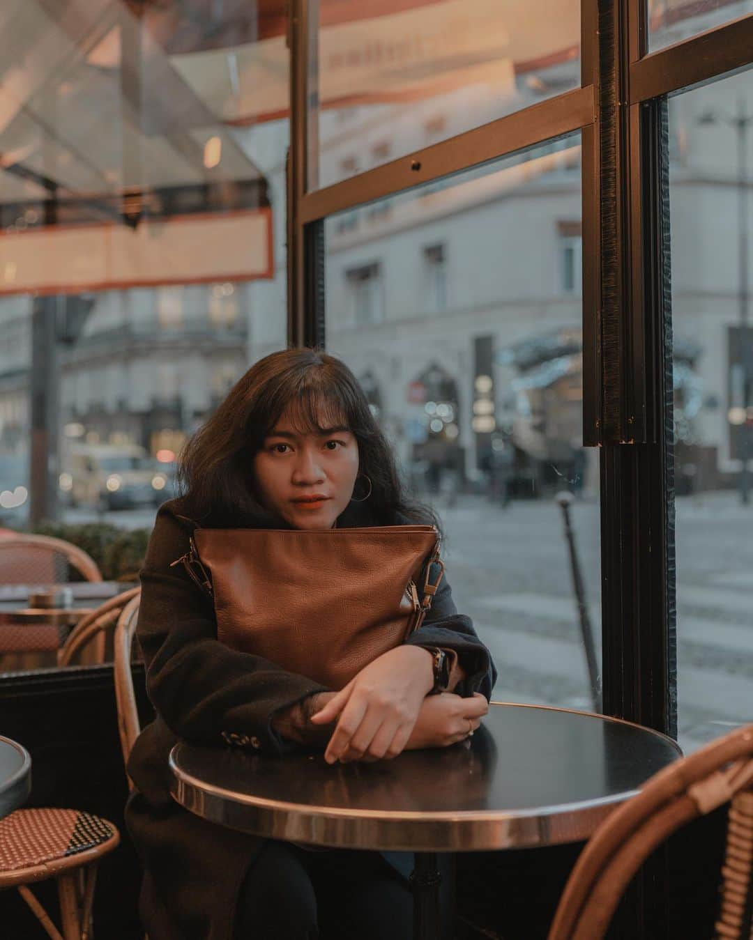 Putri Anindyaさんのインスタグラム写真 - (Putri AnindyaInstagram)「Confidence // not everyone are gifted with confidence. I was one of the person who overthink about how I look, how other people think about my look, how other people will accept me. ⁣⁣ ⁣⁣ I had zero self esteem. ⁣⁣ ⁣⁣ More I grew up, I try to not think too much about those stuffs. I just be myself with all my flaws. But sometimes I look myself in the mirror and it feels bad cause I don’t look as good as everyone else. ⁣⁣ ⁣⁣ In this physical world, it is very  hard to accept ourselves. Probably not for you but for me it’s so problematic. It’s good now there are so many movement about the concept of beauty standards and we have to love ourselves. ⁣⁣ They said how could you love someone else if you don’t love yourself first? It is very true but for me it took such a long process to be able to love myself. ⁣⁣ ⁣⁣ And i’m still in this process. ⁣⁣ ⁣⁣ These are things I do to make myself feel better. Like, making photos that I love. Or help other people to make them happy! ⁣⁣ Also, asking someone to take pretty portrait of yourself lol. A little narcissistic way yet call herself not confident enough. Okay you got me, you can laugh at me. ⁣⁣ But sincerely that moment I was so happy with my new fossil bag that I got from @urbaniconstore so I asked @marc_nouss and @capra311 to take pictures of me in Paris. ⁣⁣ Their portraits helped me to think that I look normal and should be more thankful about myself (and should do some sports lol). ⁣⁣ ⁣⁣ I posted here to share to you about this dilemma and my new fav bag that I use as my camera bag and probably low key wanting a validation from strangers which is very unhealthy. ⁣⁣ ⁣⁣ Anyone have this kind of thoughts about yourself? What do you do to help yourself?」1月19日 21時20分 - puanindya