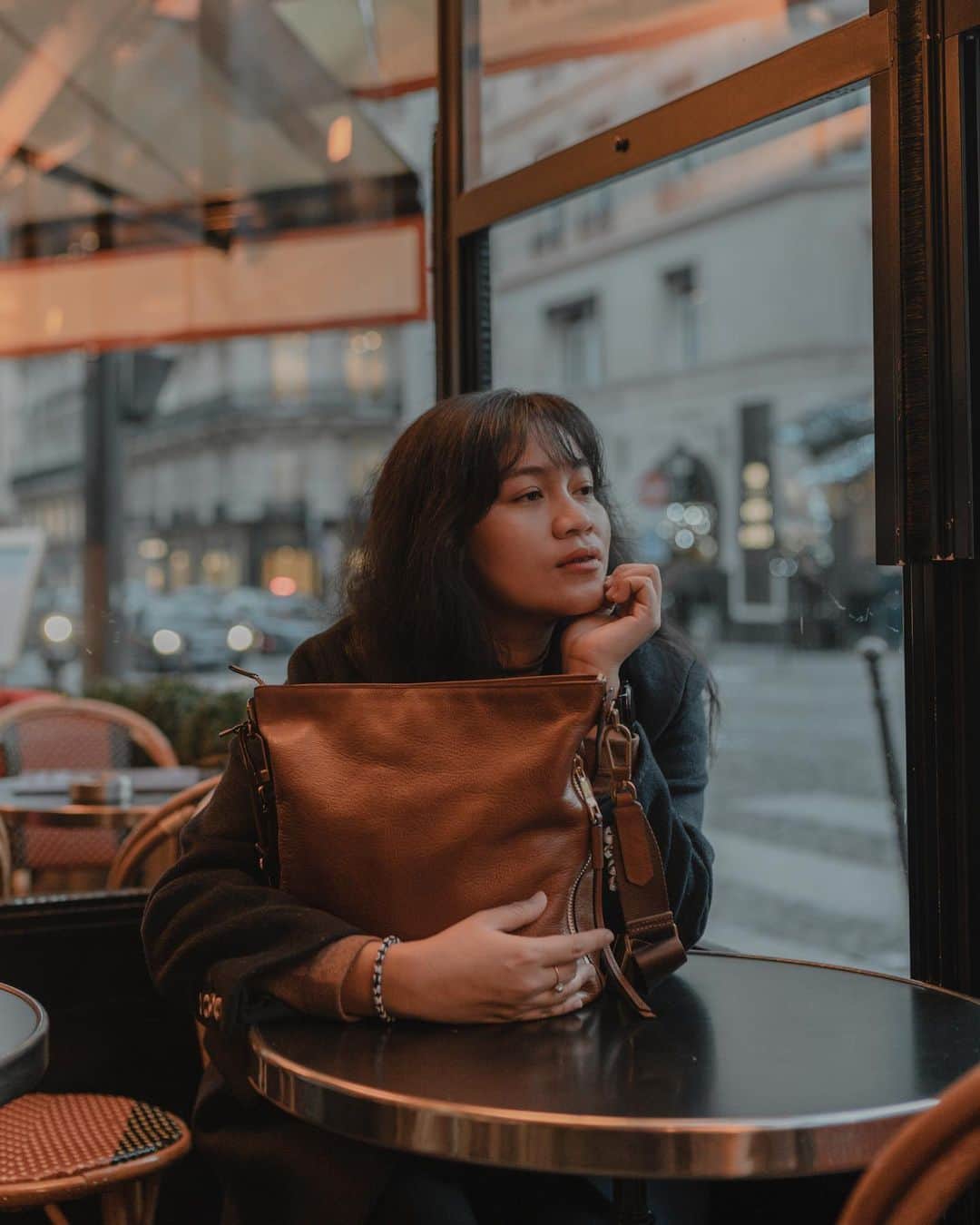 Putri Anindyaのインスタグラム：「Confidence // not everyone are gifted with confidence. I was one of the person who overthink about how I look, how other people think about my look, how other people will accept me. ⁣⁣ ⁣⁣ I had zero self esteem. ⁣⁣ ⁣⁣ More I grew up, I try to not think too much about those stuffs. I just be myself with all my flaws. But sometimes I look myself in the mirror and it feels bad cause I don’t look as good as everyone else. ⁣⁣ ⁣⁣ In this physical world, it is very  hard to accept ourselves. Probably not for you but for me it’s so problematic. It’s good now there are so many movement about the concept of beauty standards and we have to love ourselves. ⁣⁣ They said how could you love someone else if you don’t love yourself first? It is very true but for me it took such a long process to be able to love myself. ⁣⁣ ⁣⁣ And i’m still in this process. ⁣⁣ ⁣⁣ These are things I do to make myself feel better. Like, making photos that I love. Or help other people to make them happy! ⁣⁣ Also, asking someone to take pretty portrait of yourself lol. A little narcissistic way yet call herself not confident enough. Okay you got me, you can laugh at me. ⁣⁣ But sincerely that moment I was so happy with my new fossil bag that I got from @urbaniconstore so I asked @marc_nouss and @capra311 to take pictures of me in Paris. ⁣⁣ Their portraits helped me to think that I look normal and should be more thankful about myself (and should do some sports lol). ⁣⁣ ⁣⁣ I posted here to share to you about this dilemma and my new fav bag that I use as my camera bag and probably low key wanting a validation from strangers which is very unhealthy. ⁣⁣ ⁣⁣ Anyone have this kind of thoughts about yourself? What do you do to help yourself?」