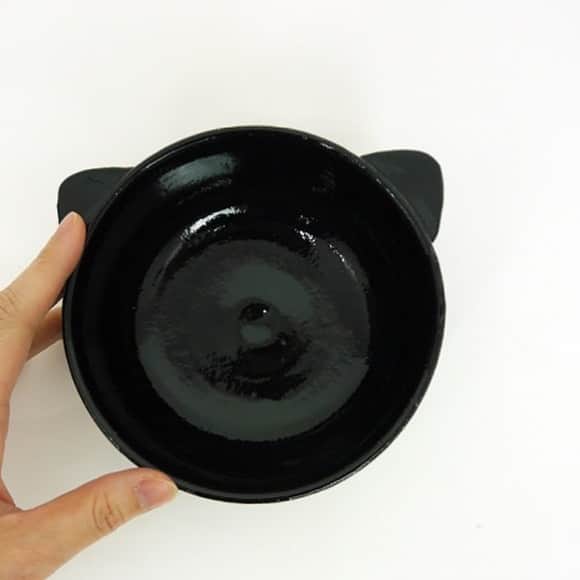 nocotoさんのインスタグラム写真 - (nocotoInstagram)「neco_bowlはカレーやスープにぴったりの大きさ。陶器のものぢからと遊び心を合わせ持ち、長くじっくり使いたい猫の輪郭を模した器です。  #junio #ceramics  #陶器 #catitem #soupbowl  #スープボウル #tablewear」1月19日 21時21分 - nocoto_store