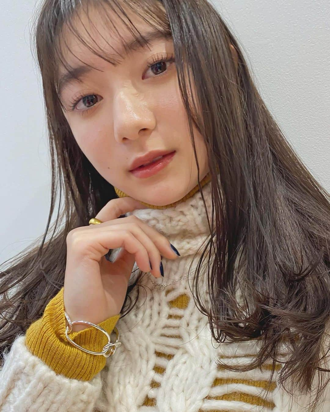 齊藤英里さんのインスタグラム写真 - (齊藤英里Instagram)「前髪を切ったんです！！！ 2020年イメチェンしてみました＾＾ 前髪を作るのはだいぶ久しぶりなのでまだ新鮮な気持ちです、、、っ どうですかー？？🥰 ・ （あとね、この時丁度雪が降ってたんです！わーーい☃️♡） りょうさん @ryo_hair 今回もありがとうございました♡」1月19日 21時22分 - erisaito.official