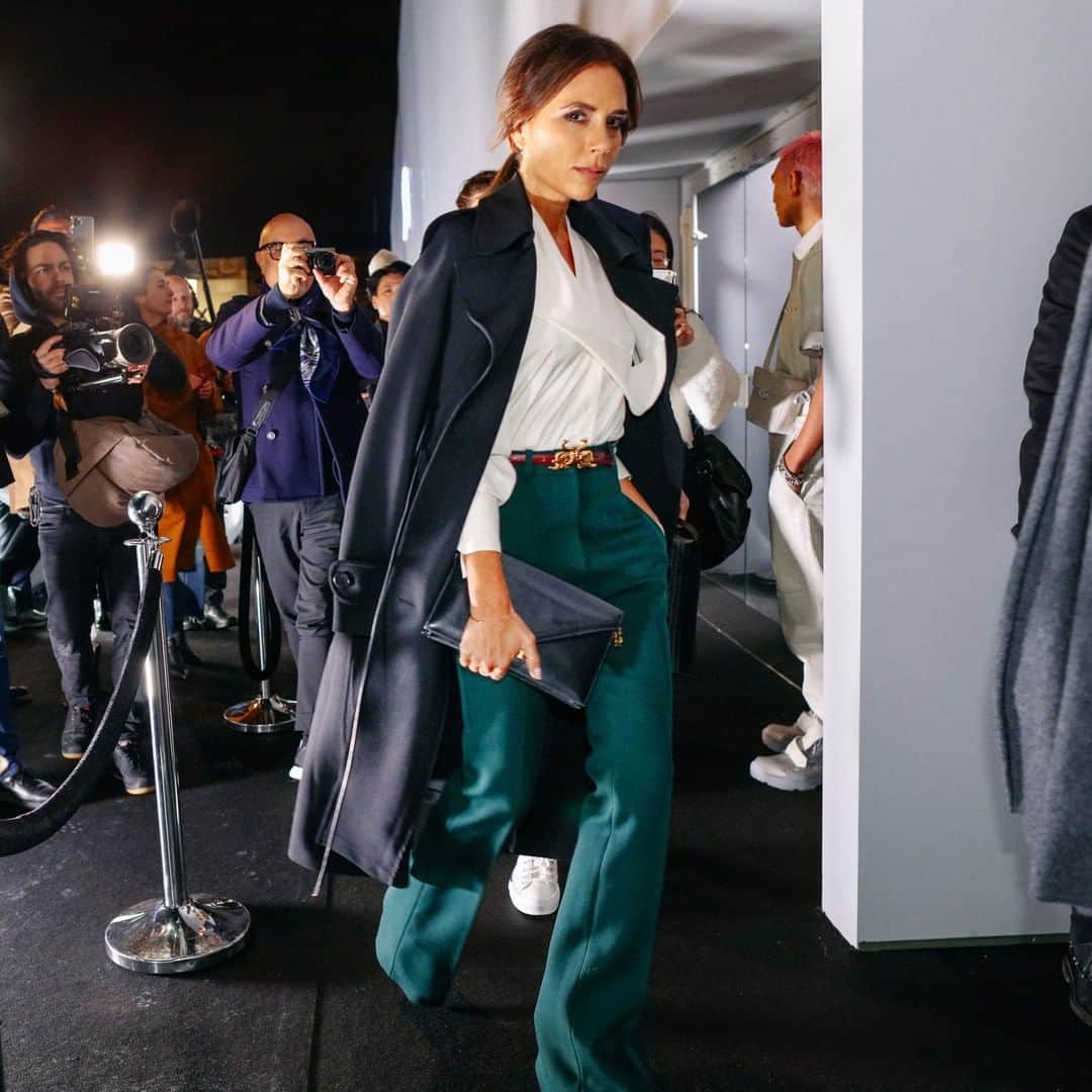 Vogueさんのインスタグラム写真 - (VogueInstagram)「Sometimes the best style is seen outside the season’s biggest runway shows—just ask @victoriabeckham. Tap the link in our bio to keep up with all the best street style during Fall 2020 menswear. Photographed by @mrstreetpeeper.」1月19日 21時30分 - voguemagazine
