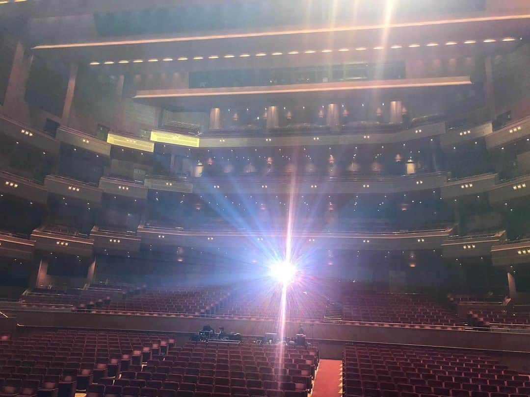 のインスタグラム：「山崎育三郎さん名古屋公演でした！ ものすごく盛り上がった。 自分的にもすごく気持ちよく演奏させていただきました！ #山崎育三郎 #mirrorball  #piano」
