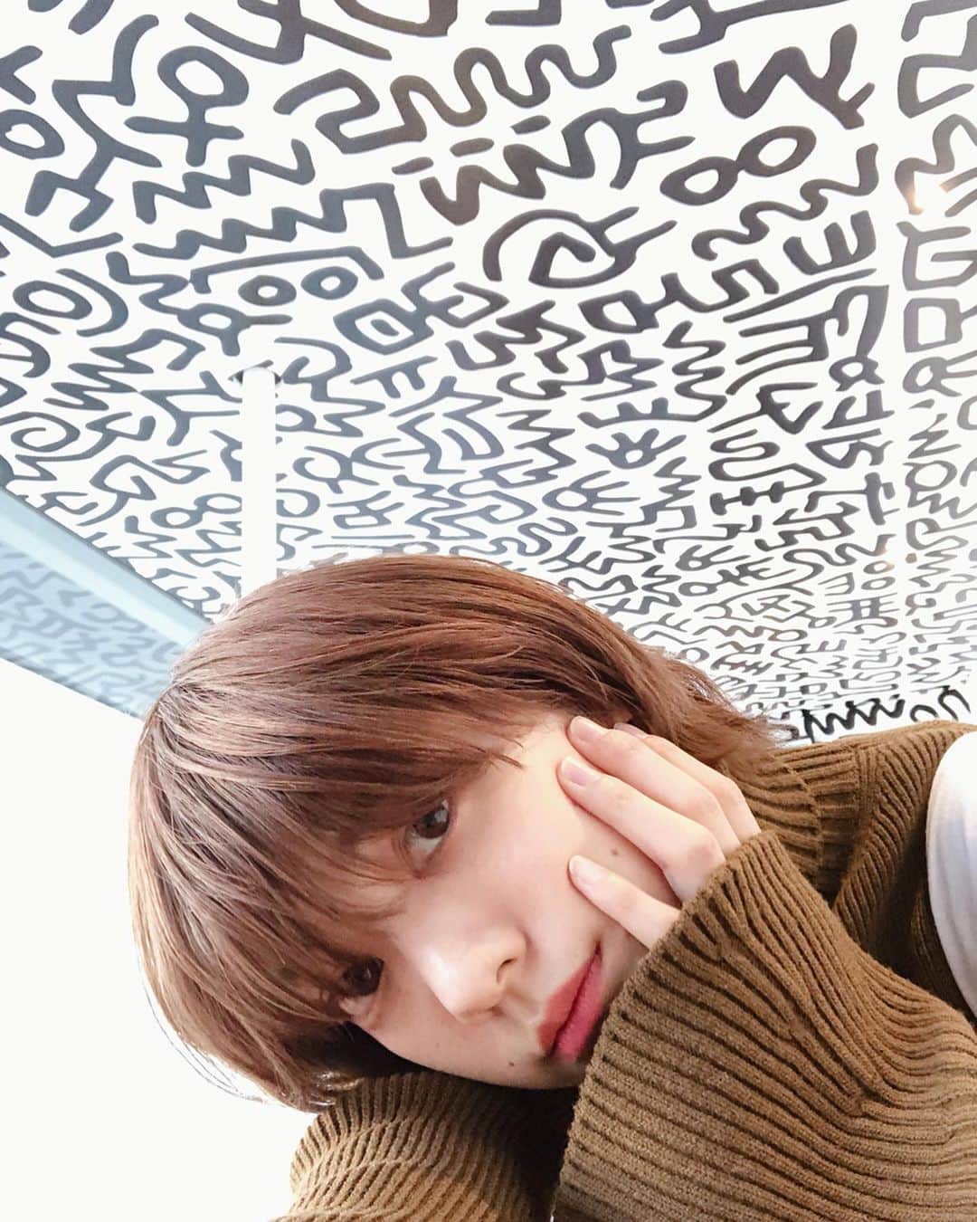 石川瑠利子のインスタグラム：「. . 山梨県にあるキースヘリング美術館✨ アートな日もいいね🙆🏻‍♀️富士山も綺麗によく見えて最高でした🗻💕 というのも山梨県の清里に小さい頃に家族によく連れてきてもらったのを思い出してほっこり🥳❤️ . . #Yamanashi #trip #art #keithharing #fujisan」