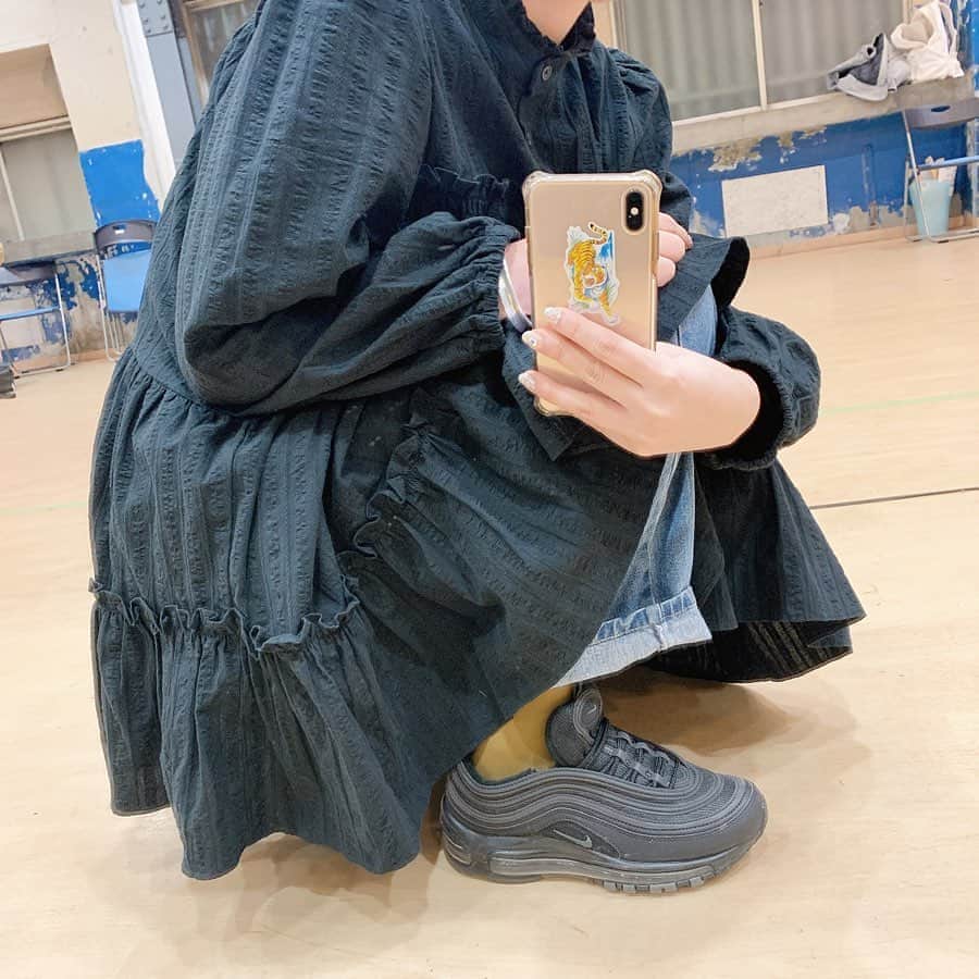 小川暖奈のインスタグラム：「ティアードチュニック🦢🪐 Aラインめちゃくちゃ好き。形可愛すぎて、一目惚れしたやつ。。　そして、襟までしっかり可愛い。。 @andronlineshop . . これも発売開始です！真っ白もあるのよ🦢🦢 . . #andR#ティアードチュニック#コーデ #小川がセレクトしたやつ #少女にね戻った気分よAライン #五七五 #あ五八五だ」
