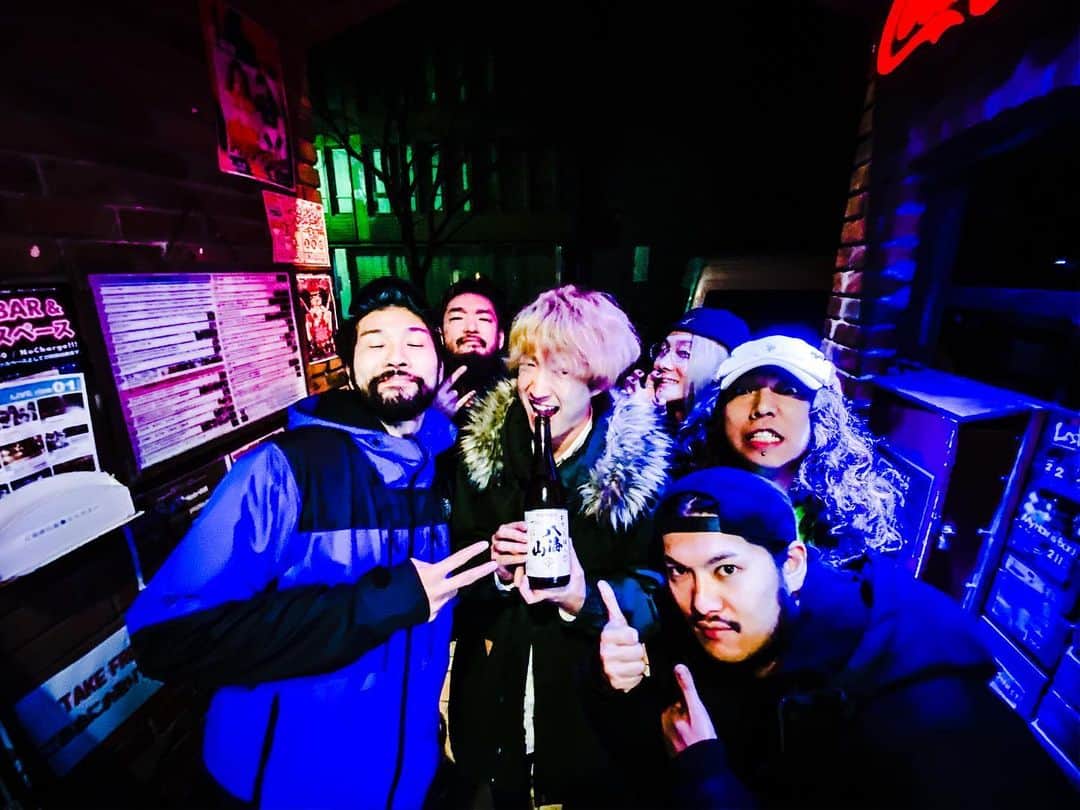 Her Name In Bloodのインスタグラム：「周南LIVE rise SHUNAN、アツい夜をありがとうございました🔥 ヒステリックパニックとの2日間、刺激的で最高の時間でした！ そしてベースのおかっち、誕生日おめでとう！！ What a wild night, we had great times with you guys Shunan! And happy birthday @okatti_hyspani of @hystericpanic again🎂🔥」