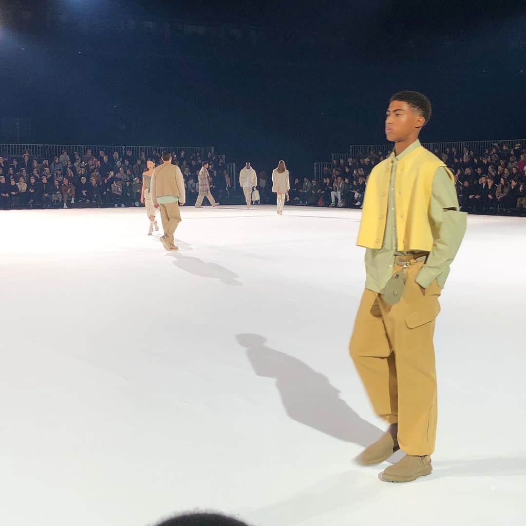 HOUYHNHNM／フイナムさんのインスタグラム写真 - (HOUYHNHNM／フイナムInstagram)「JACQUEMUSの2020AW。秋冬だけど夏を感じるような優雅でエレガントな佇まい。そのままバカンスに出掛けたくなるような。そんな爽やかなコレクションでした。  @jacquemus  @parisfashionweek  #jacquemus  #parisfashionweek2020aw #pfw」1月19日 22時13分 - houyhnhnm_official