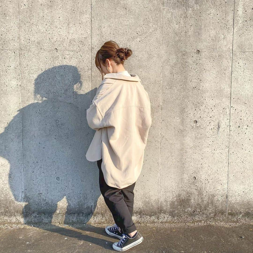 haruさんのインスタグラム写真 - (haruInstagram)「ㅤㅤㅤㅤㅤㅤㅤㅤㅤㅤㅤㅤㅤ ㅤㅤㅤㅤㅤㅤㅤㅤㅤㅤㅤㅤㅤ ㅤㅤㅤㅤㅤㅤㅤㅤㅤㅤㅤㅤㅤ #ootd ㅤㅤㅤㅤㅤㅤㅤㅤㅤㅤㅤㅤㅤ ちょっと前の暖かった日のコーデ☺️🌸 ㅤㅤㅤㅤㅤㅤㅤㅤㅤㅤㅤㅤㅤ 流行りの CPOジャケット は @freaksstore_official の🧡 セールで¥3000ほど安く買えた😳！ ㅤㅤㅤㅤㅤㅤㅤㅤㅤㅤㅤㅤㅤ 今回は少しだけメンズライクに❤︎ タイトスカートに合わせても可愛いし 1着あると便利だよね( *´꒳`* ) ㅤㅤㅤㅤㅤㅤㅤㅤㅤㅤㅤㅤㅤ ㅤㅤㅤㅤㅤㅤㅤㅤㅤㅤㅤㅤㅤ パンツは骨盤広めの私でもゆったりはけました☺️ ㅤㅤㅤㅤㅤㅤㅤㅤㅤㅤㅤㅤㅤ ㅤㅤㅤㅤㅤㅤㅤㅤㅤㅤㅤㅤㅤ ❤︎ tops : #fifth ❤︎ pants : #classicalelf ❤︎ outer : #freaksstore ❤︎ bag : #chuclla ㅤㅤㅤㅤㅤㅤㅤㅤㅤㅤㅤㅤㅤ ㅤㅤㅤㅤㅤㅤㅤㅤㅤㅤㅤㅤㅤ 商品の詳細はWEARみてね☺️🌿 ㅤㅤㅤㅤㅤㅤㅤㅤㅤㅤㅤㅤㅤ あと約1ヵ月💍 ラストスパートがんばろっと✊💕 ㅤㅤㅤㅤㅤㅤㅤㅤㅤㅤㅤㅤㅤ #harucd ㅤㅤㅤㅤㅤㅤㅤㅤㅤㅤㅤㅤㅤ」1月19日 22時24分 - __haru3