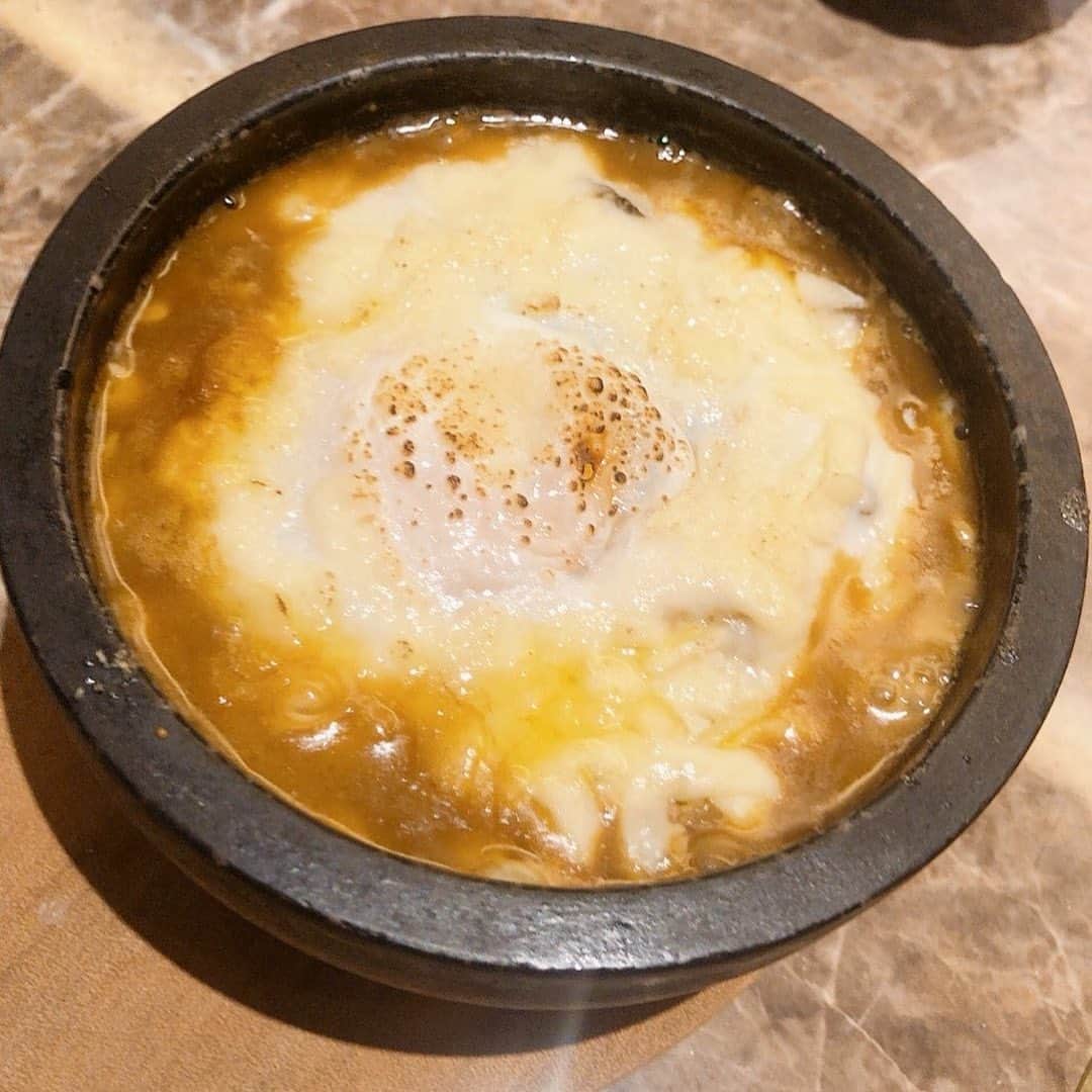 みうらうみさんのインスタグラム写真 - (みうらうみInstagram)「最近オープンした @yakiniku_mitsukuni 行ってきた🤤 . お肉は筋肉にも良いし美味しすぎてたーくさん食べちゃった . 焼肉食べる前にカレー食べたいなーって思ってたらまさかの石窯のチーズカレーあって最高すぎ . して杏仁豆腐！東京で食べた中で一番美味しいかったの . 美味しすぎなのにわりとリーズナブルだからまたすぐ食べに行っちゃいそう🥩 てか絶対行く🥺 . . #焼肉 #yakiniku #mitsukuni #焼肉mitsukuni #カレー #杏仁豆腐 #東京焼肉」1月19日 22時30分 - miuraumi1207