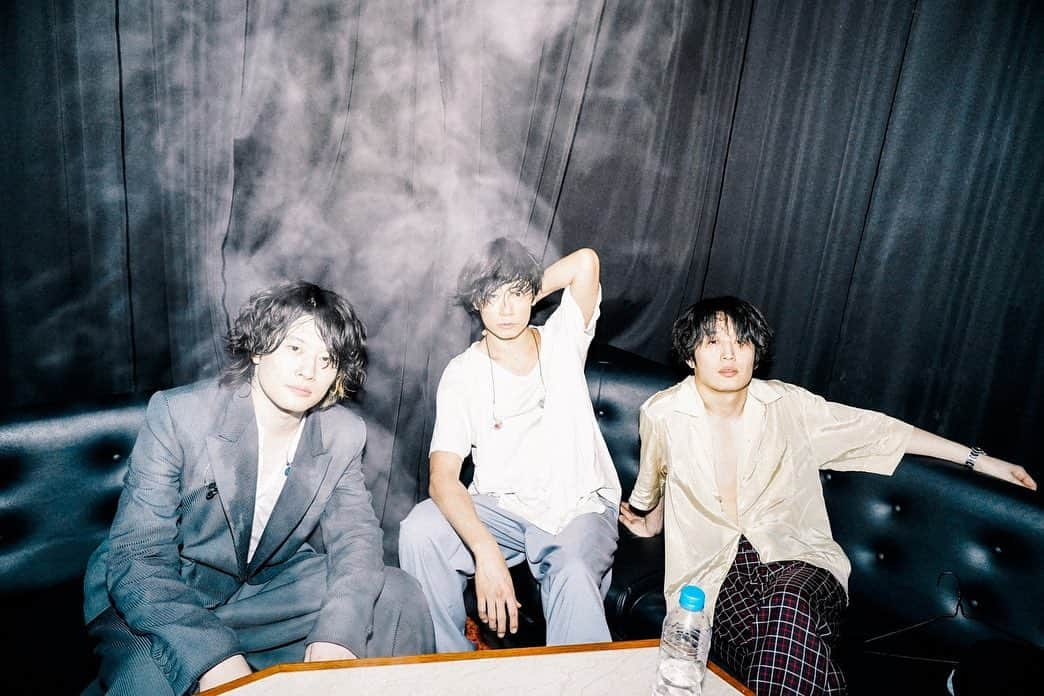 [ALEXANDROS]さんのインスタグラム写真 - ([ALEXANDROS]Instagram)「九州ツアーこれにて終了。﻿ 来てくれた人、ありがとう。﻿ そして携わってくれた皆さんにも感謝。﻿ ﻿ 9歳のアレキ、これにてドロンします。﻿ ﻿ ではでは。﻿ ﻿ 洋平﻿ ﻿ ﻿ #alexandros ﻿ #vipツアー ﻿ #九州 ﻿ #沖縄 ﻿ #9thanniv ﻿ #明日から10周年」1月19日 22時59分 - alexandros_official_insta