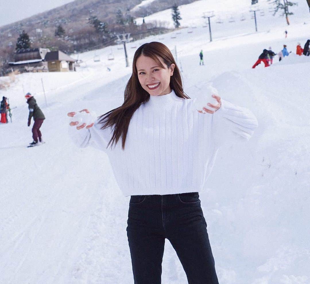 MiracleVellMagicのインスタグラム：「let it snow! ⛄️❄️ 素手で触っちゃうじゃんじょん🥴 冷たすぎるじゃんじょん🥴 . . . #だいせんホワイトリゾート #大山 #鳥取 #雪 #雪景色 #tottori #daisen #snow #ski」
