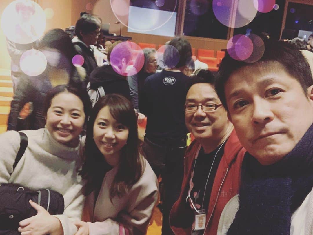 須黒清華のインスタグラム：「明日開幕するミュージカル 「DEATH NOTE」 お誘い頂き、ゲネプロに行って来ました✨ . この世界観、音楽、好きでした〜‼︎ 特に女性の死神レムが素晴らしかったな✨ . 久しぶりにミュージカルの世界に浸れて、幸せな時間でした〜🍎 さぁ、明日からまた頑張りましょう〜‼︎ #ミュージカル #ミュージカルデスノート #デスノート #死神」