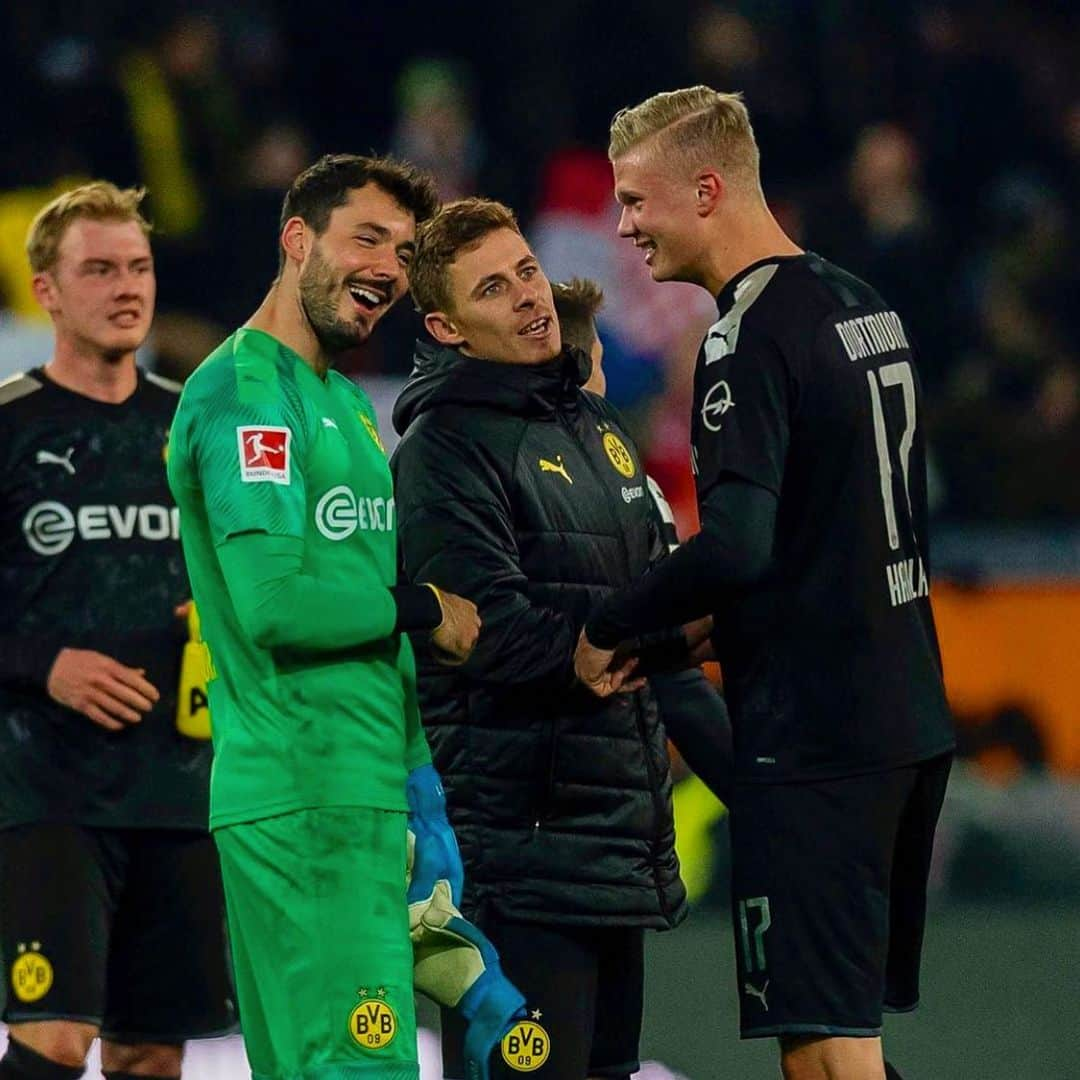 ロマン・ビュルキさんのインスタグラム写真 - (ロマン・ビュルキInstagram)「Great team effort 💪🏽 Not bad @erling.haaland ⚽️⚽️⚽️ #RB1」1月19日 23時35分 - rbuerki