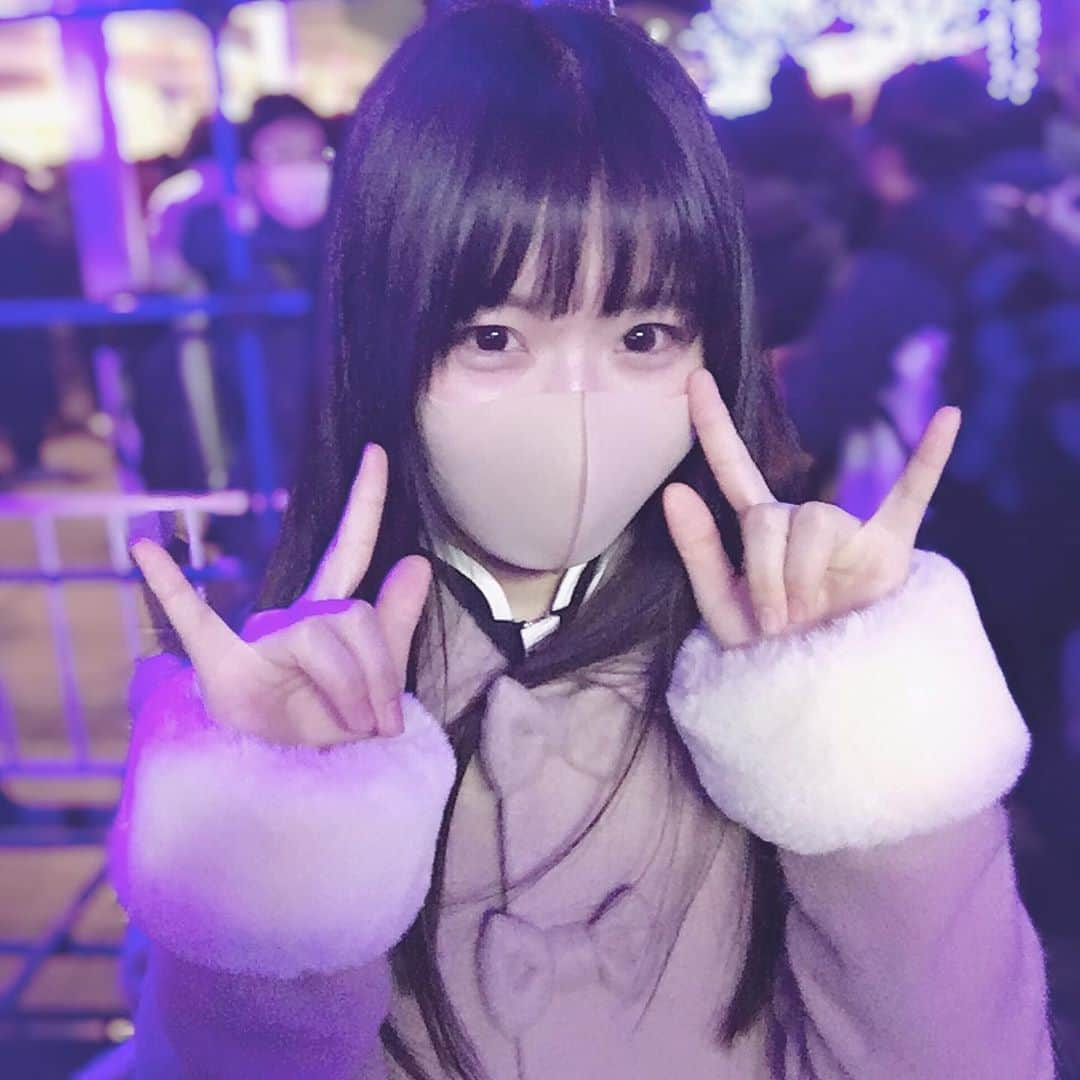 岩城優里のインスタグラム：「ラブライブフェスに行ってまいりました . . 約4年前のFinalLIVEぶりのμ's 初生でのAqours、SaintSnow、虹ヶ咲学園 . もう本当に楽しくてあっという間でした . 大好きが充満してる空間で とにかく楽しくて本当にあっという間な時間で涙腺は緩みっぱなしで(( . コールが出来るのは本当に楽しいですね、声がかれるほど終始声だしました、 あの会場の一体感をもう一度味わえたのが興奮しました あー、みんなラブライバーだぁぁって思うと素晴らしいです…何この空間素敵っっ…… スノハレまた生で見れて聞けてとか生きていてよかった大号泣ものでした… . . . お席がスタンドの3列目でトロッコが近い近い… お顔から足まで肉眼で見える幸せでした . 新プロジェクトもとても気になる、楽しみです . 2日間本当にお疲れ様でした . μ'sic Forever ラブライブ本当にありがとう!!!!!!!!! . . #ラブライブ #ラブライブフェス #lovelive #lovelivefest #ラブライバーと繋がりたい #西木野真姫推し #矢澤にこ推し #にこまき推し #しあわせ #本当に生きていて良かった #ありがとう #9周年おめでとう」