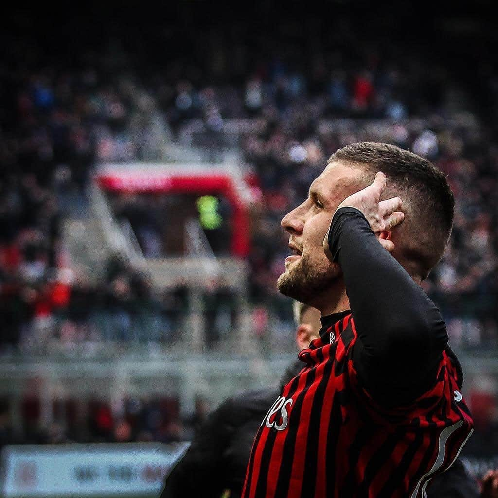 のインスタグラム：「+3 @acmilan ⚽️⚽️」