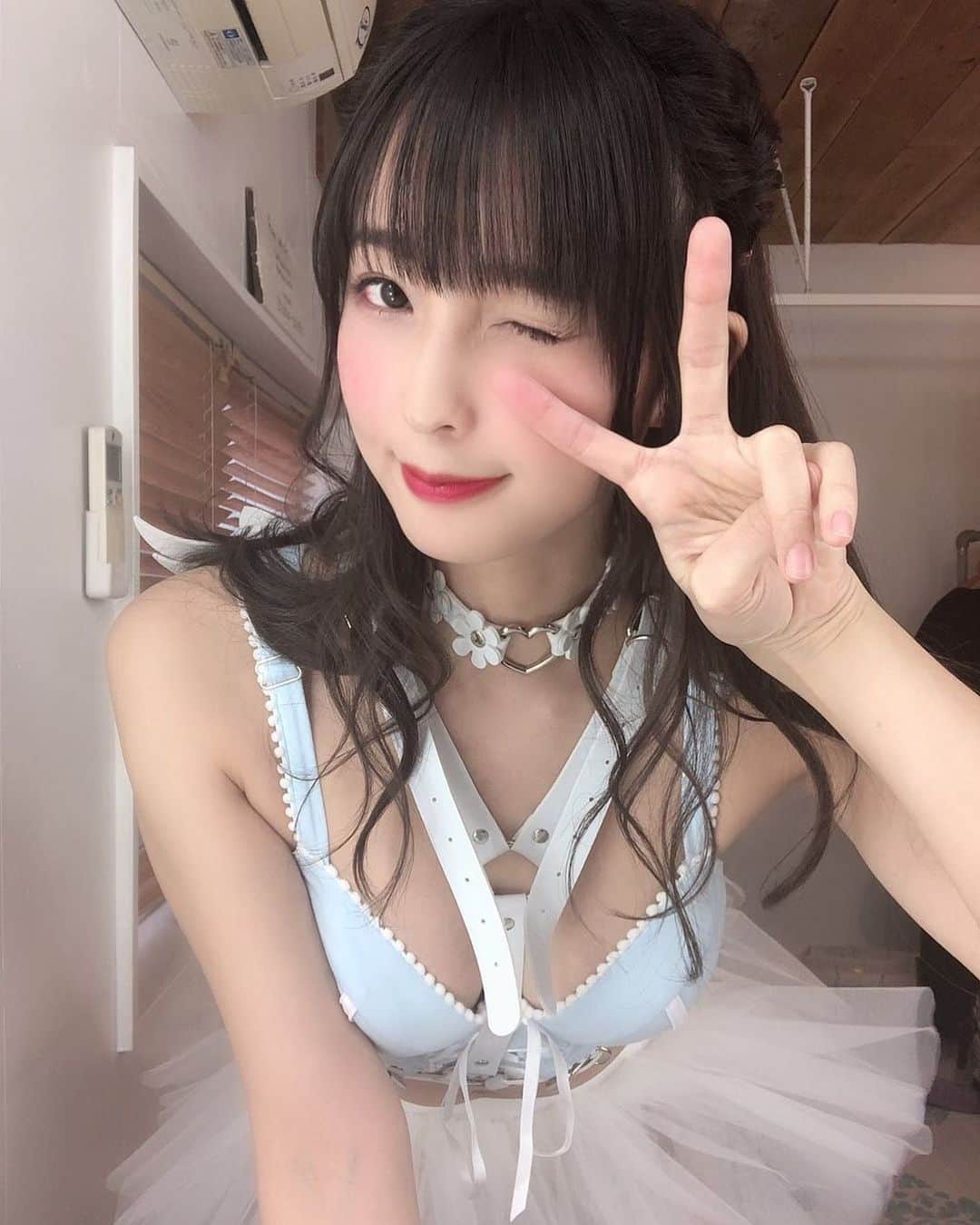 のインスタグラム：「女性限定イベント2部の募集開始されました！！(男性は予約出来ません🙏) 女の子待ってるでーー😊✨✨ チェキ会ですー！！ 私は2部でも少しフリマ用意しとくねー！！🙏 1部用と2部用の分けたらまた写真アップしようかな🎀」
