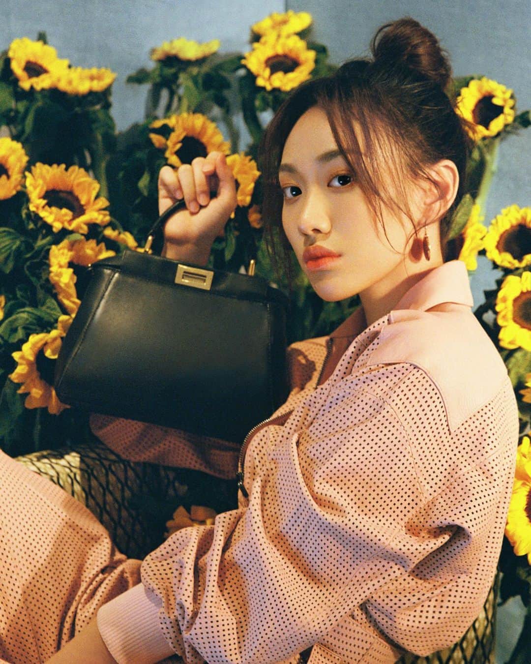 Fendiさんのインスタグラム写真 - (FendiInstagram)「Fashion insiders’ favorite that’s meant to last a lifetime: meet the new-season #FendiPeekaboo, as modeled by Zou Yuanqing in the latest #MeAndMyPeekaboo episode. #FendiCNY  Photographer: @oliverjune」1月20日 0時13分 - fendi