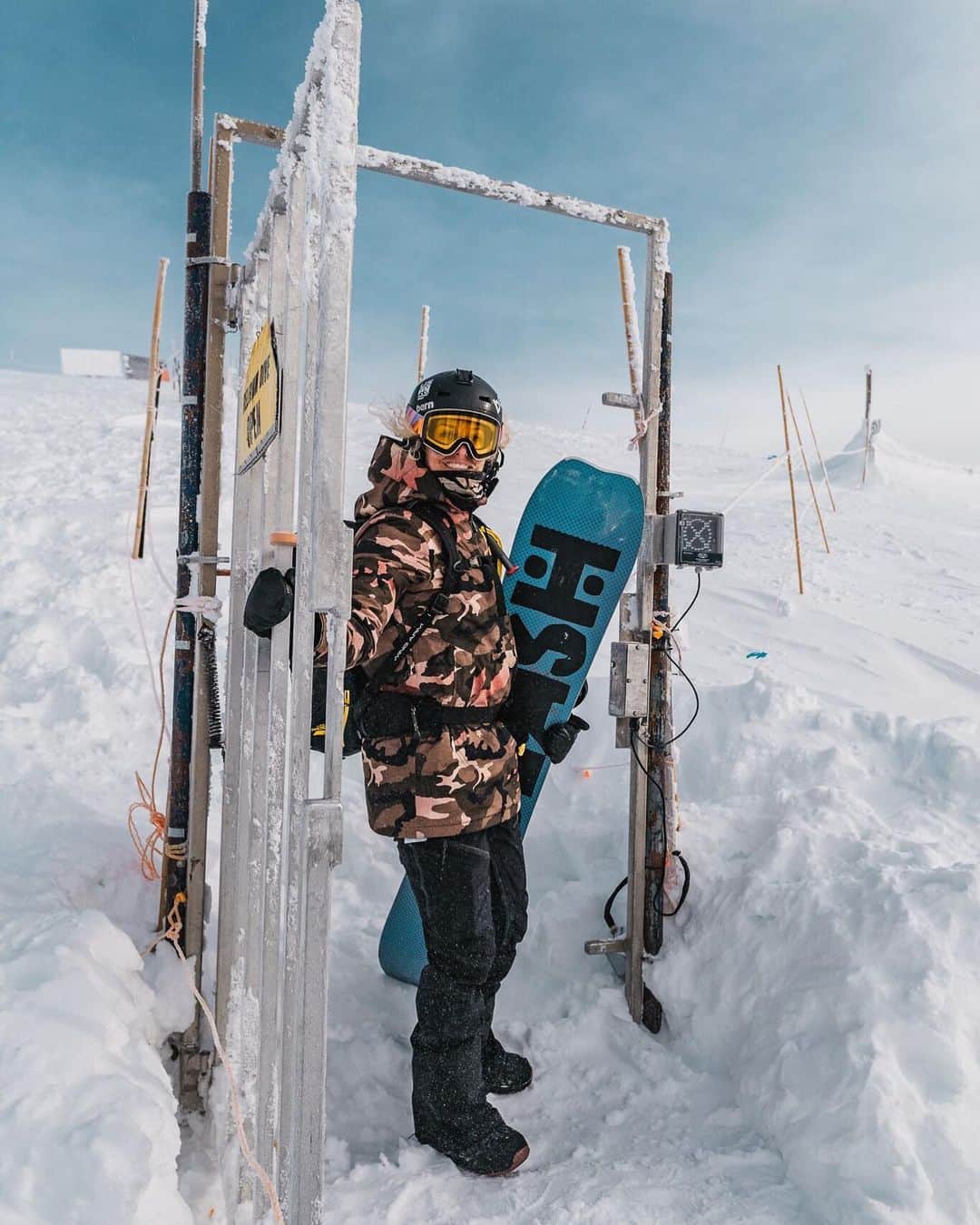 リンゼイ・ジャコベリスさんのインスタグラム写真 - (リンゼイ・ジャコベリスInstagram)「The DIVE is OPEN!!! @kendrasonia @sunshinevillage @ikonpass 📷 @pat.hoffman #sunshinevillage #mountain #snowboarding #snow #thedive #peeps」1月20日 0時14分 - lindseyjacobellis