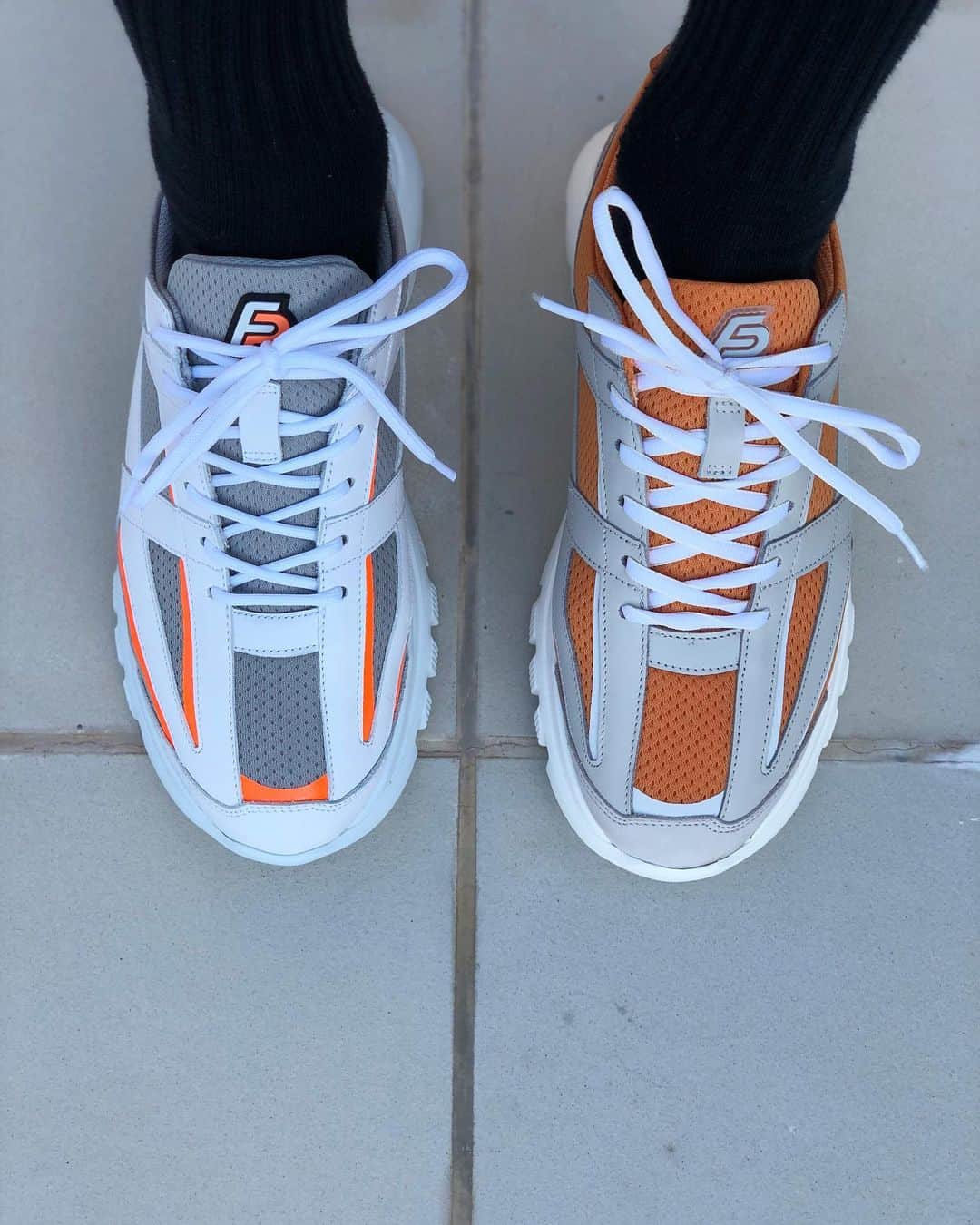 ナイジェル・デ・ヨングのインスタグラム：「When you can’t make a decision, just rock both color ways 🔥 - FP REAF  #fillingpieces #Amsterdam」