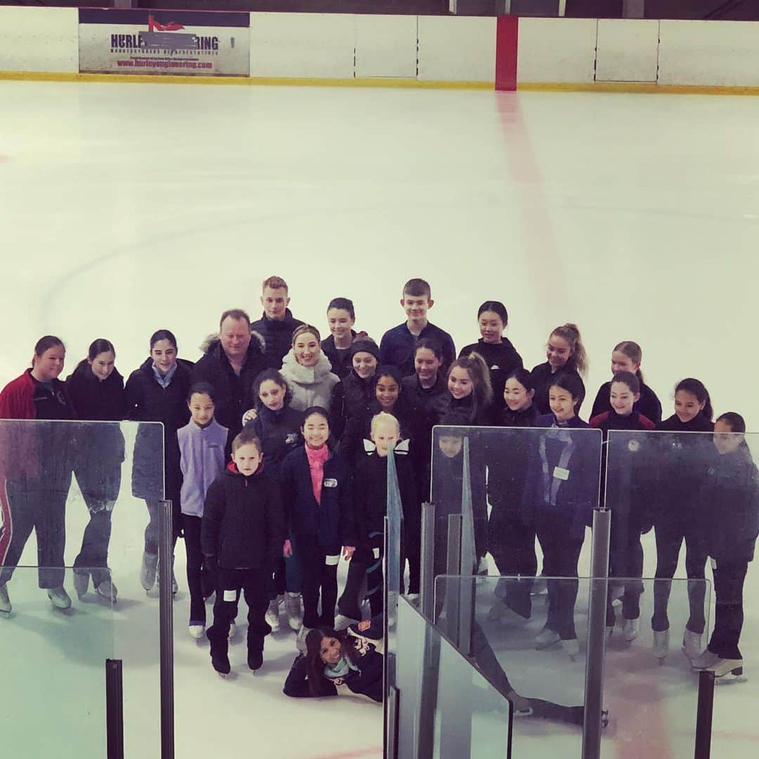 シネイド・ケアーさんのインスタグラム写真 - (シネイド・ケアーInstagram)「Thank you @askhampaul for inviting me to your first ice dance camp😊 We had a blast in beautiful Seattle and I really enjoyed working with this great group of skaters😊⛸ Great working with @naomirlangstrong and her group also😁」1月20日 5時59分 - sineadskate