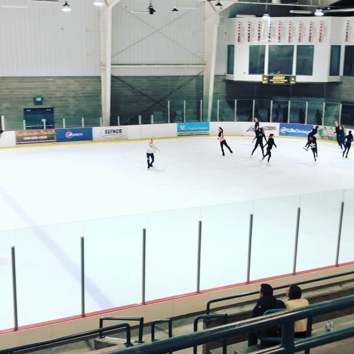 シネイド・ケアーのインスタグラム：「Thank you @askhampaul for inviting me to your first ice dance camp😊 We had a blast in beautiful Seattle and I really enjoyed working with this great group of skaters😊⛸ Great working with @naomirlangstrong and her group also😁」