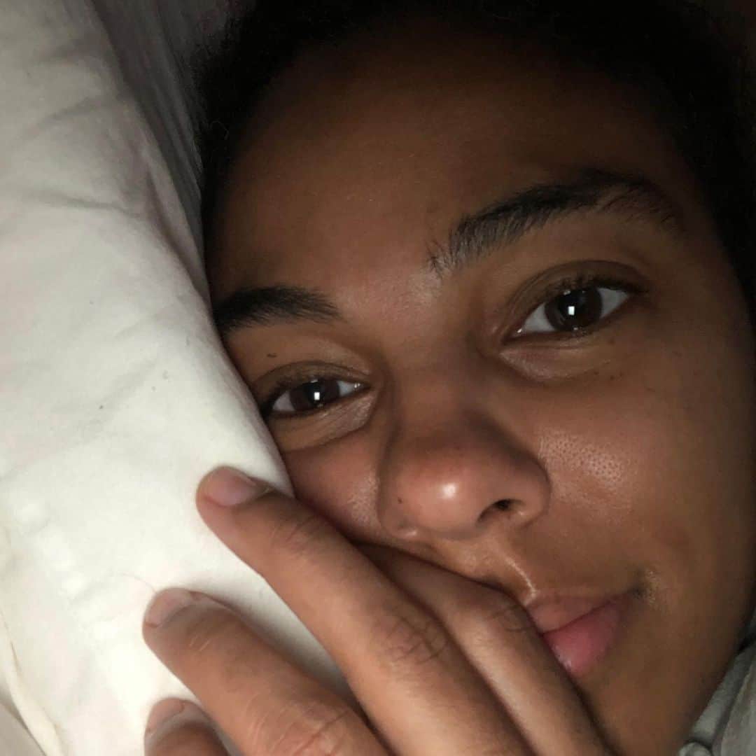 マーシャ・トマソンのインスタグラム：「I just woke up. It’s my BIRTHDAY!!!! So lucky to get to celebrate another year on this crazy planet with y’all!❤️」
