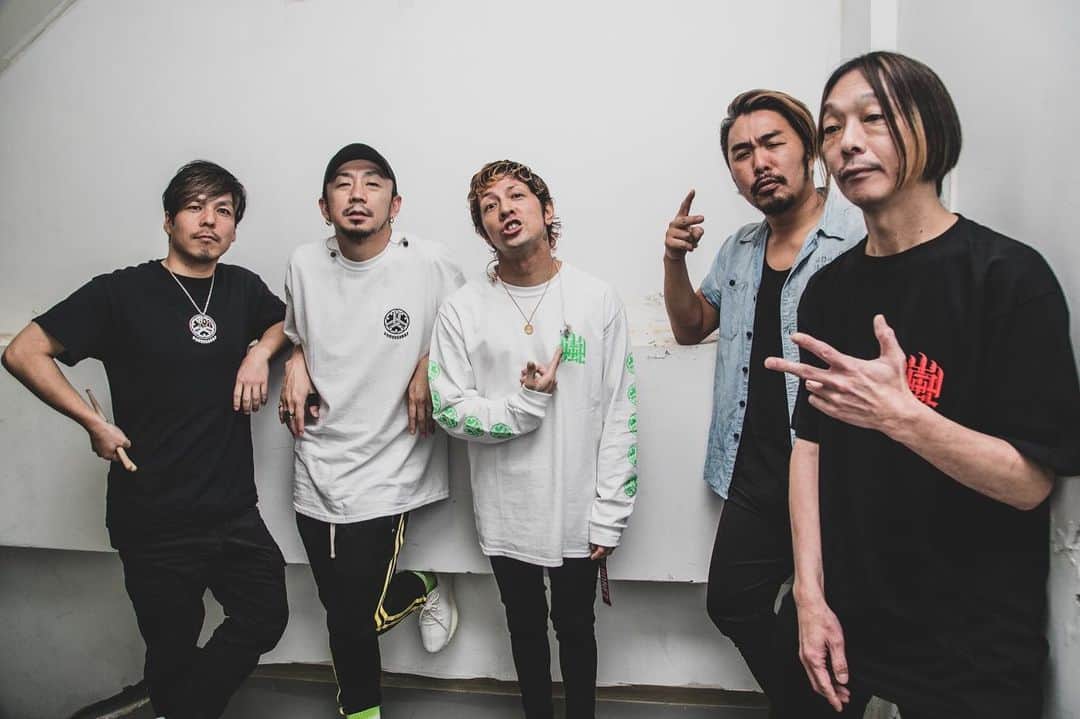 桜井誠のインスタグラム：「2020.1.19 山嵐極上音楽集ツアーファイナル 代官山UNIT photo by @nekoze_photo  #dragonash  #山嵐」