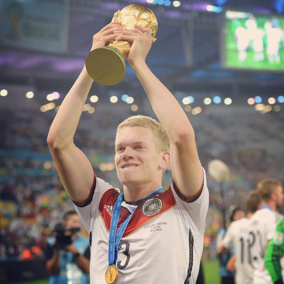 FIFAワールドカップさんのインスタグラム写真 - (FIFAワールドカップInstagram)「#HappyBirthday to 2014 FIFA #WorldCup winner @matzeginter28. 🎂🏆🇩🇪 #diemannschaft」1月20日 1時19分 - fifaworldcup