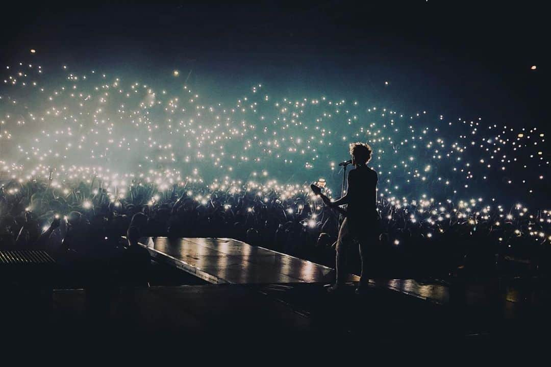 Sum 41さんのインスタグラム写真 - (Sum 41Instagram)「#Repost @deryckwhibley  Paris, we’re very sorry we could not make night number 2 happen. You made night number 1 at the Zenith Arena so special and we thank you so much! We will be back to see you again as soon as we can figure out when. Photo: @federicaburellii #sum41family #orderindeclineworldtour」1月20日 1時53分 - sum41