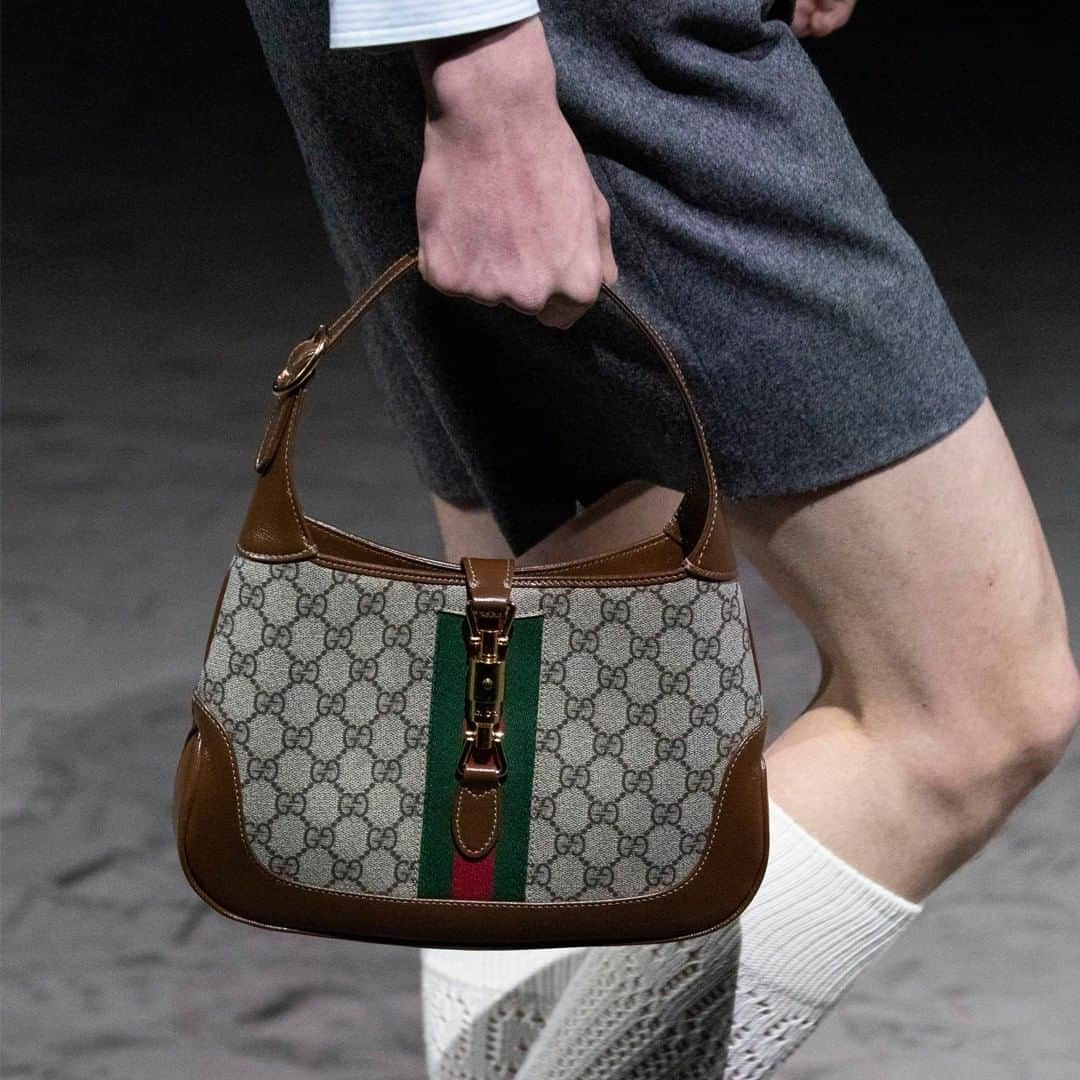 グッチさんのインスタグラム写真 - (グッチInstagram)「Handbags from #GucciFW20: the #GucciJackie leather shoulder and cross-body styles, a cubic box bag and the #Gucci1955Horsebit top handle inspired by the equestrian roots of the House. Discover more through link in bio. @alessandro_michele #AlessandroMichele #mfw #RaveLikeYouAreFive」1月20日 2時00分 - gucci