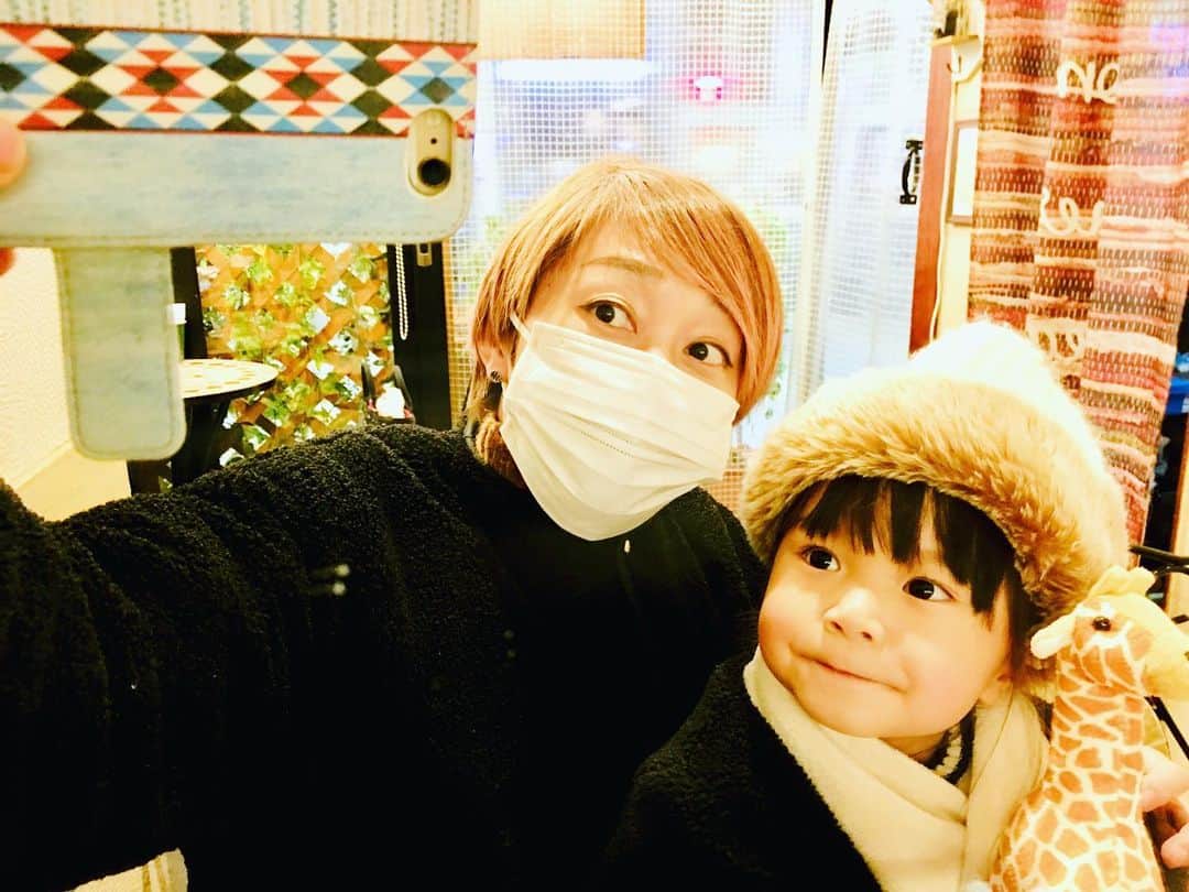 のインスタグラム：「1月19日 やっとこさ外出しました🚘☁️ #カングー  #赤 #✌️😊」