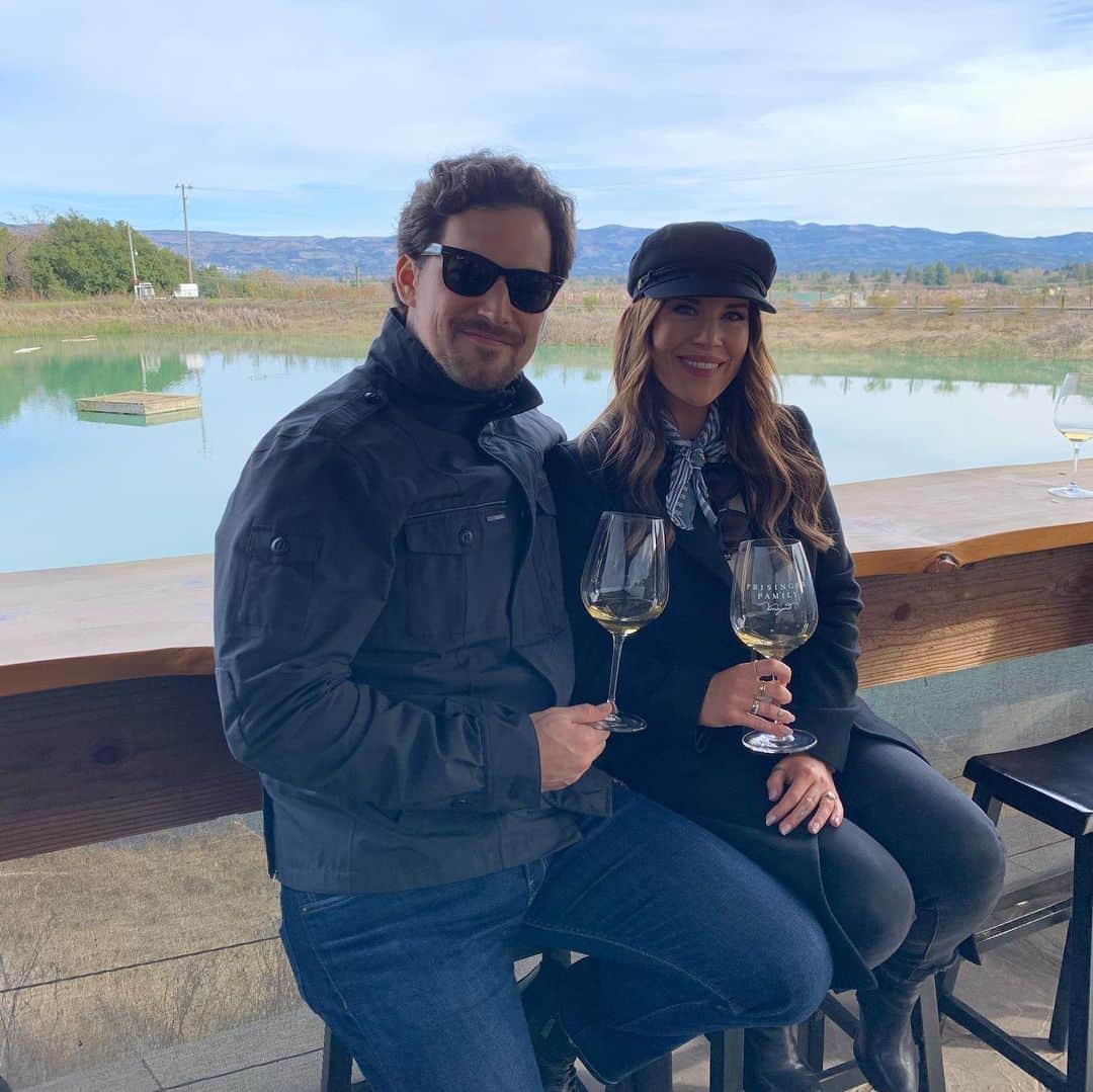 ジャコモ・ジャンニオッティさんのインスタグラム写真 - (ジャコモ・ジャンニオッティInstagram)「What a great time yesterday drinking great wines from all over napa, with great friends. My favourite @nobis jacket kept me so warm, or maybe it was the wine? 🍷 We were blessed with an incredible sun and had such a good time. Much thanks to our tour guide @napanativetours this is our second time with them, and if you are ever in Napa, look no further for a guide. Best service in town. Also thanks to all the incredibly kind wineries for welcoming us with such generosity. @johnanthonyvineyards  @kelleherfamilyvineyard @boichwines and #frisingerfamilyvineyard . We are definitely taking a few bottles home. Thanks also to our great friends for all the laughter one could wish for what an epic day!」1月20日 2時01分 - giacomo_gianniotti