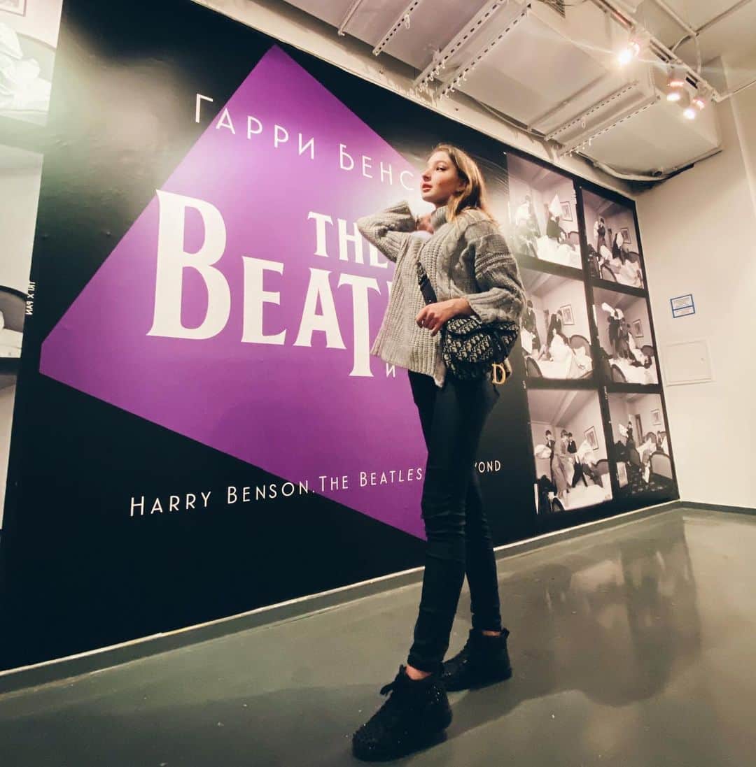 マリア・ソツコワのインスタグラム：「🖼выставка «The beatles и не только»🖼 #mariyasotskova  #mariasotskova  #marysot」
