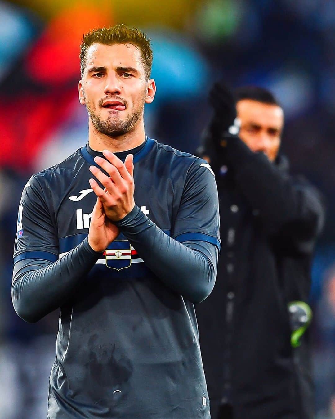 フェデリコ・ボナッツォーリのインスタグラム：「Testa bassa e ripartire! Forza Samp! 💪🏻🦍」