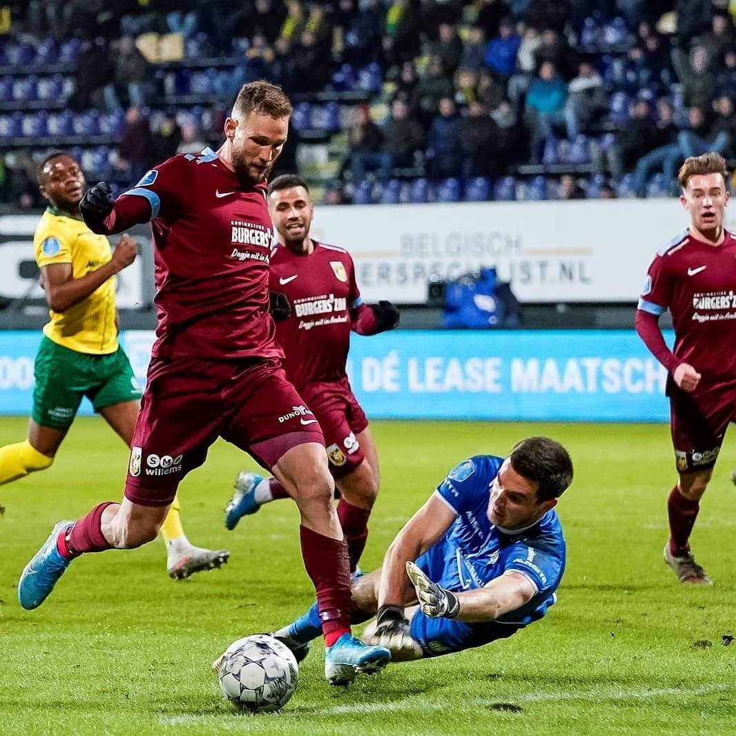ティム・マタヴジュのインスタグラム：「Nice start of the year 2️⃣⚽2️⃣⚽. #Vitesse 💪💪」