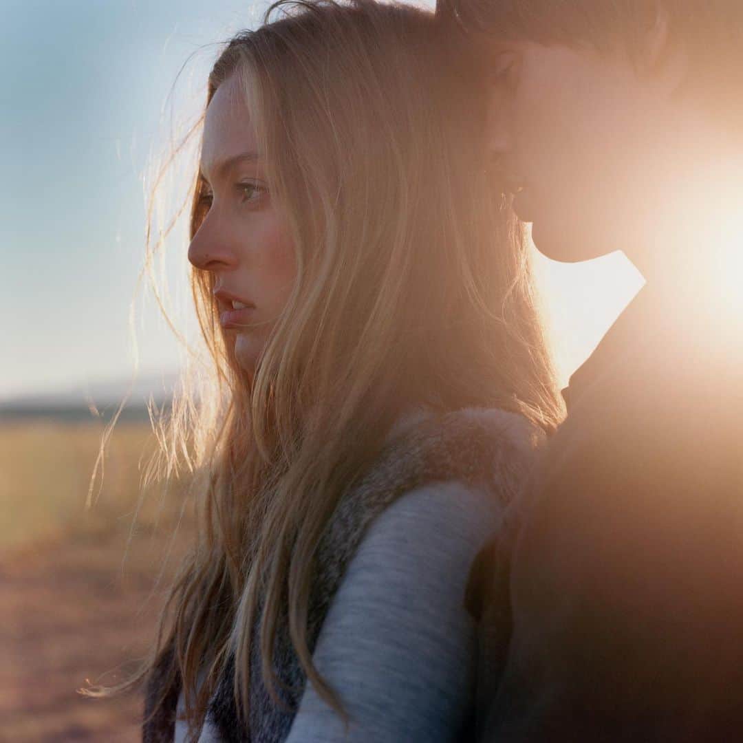 カーター・スミスのインスタグラム：「More from Montana 💛 Travis Cambern & @liisawinkler for @allure Styled by the one and only #PollyMellen Makuep by @_virginiayoung_ Hair by @neilmoodie Produced by @jennylandey」