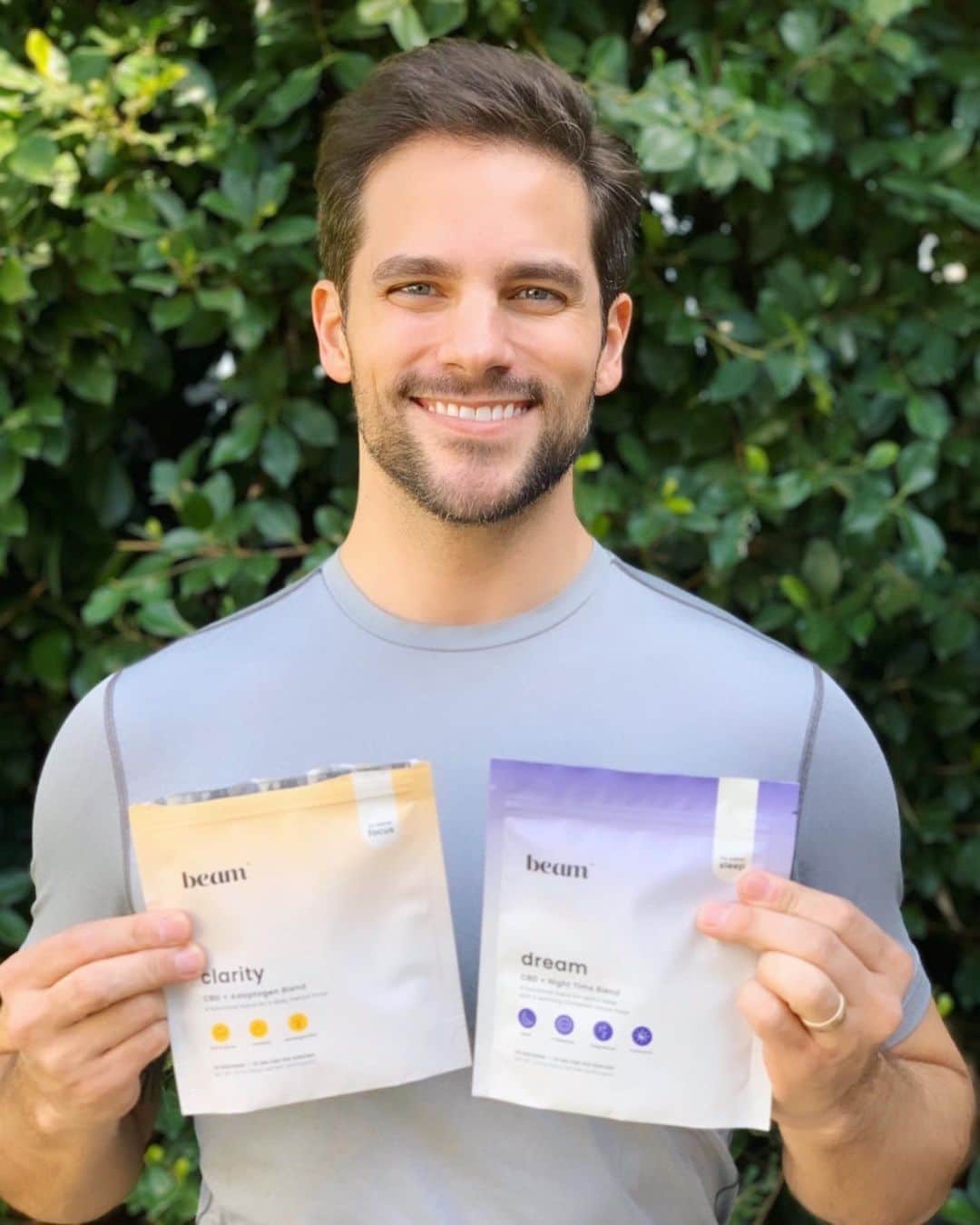 ブラント・ドーハティのインスタグラム：「#ad Keeping focused and energized in the new year with @beam CBD Blends Clarity! 100% THC free. Use code BRANT15 for 15% off.」