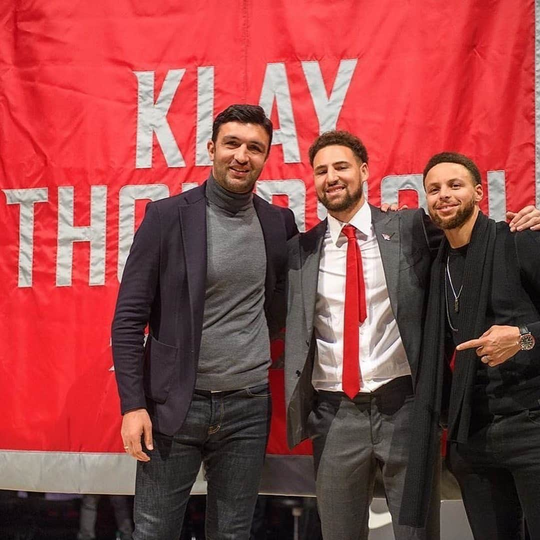 ステフィン・カリーさんのインスタグラム写真 - (ステフィン・カリーInstagram)「Yesterday was a ride! Killa @klaythompson in the Rafters. 1st trip to Pullman. Dubs get the Dub. Channeled my inner Dell Curry on the headset. I'm sleepy.」1月20日 3時35分 - stephencurry30