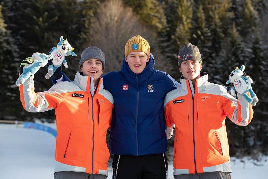 オリンピックチャンネルさんのインスタグラム写真 - (オリンピックチャンネルInstagram)「Twinning is winning!  No less than THREE sets of twins have now been on the podium together at #Lausanne2020! 🇪🇪🇨🇭🇳🇴 📷: Dylan Burns, Simon Bruty and Ben Queenborough for OIS」1月20日 3時37分 - olympicchannel_x