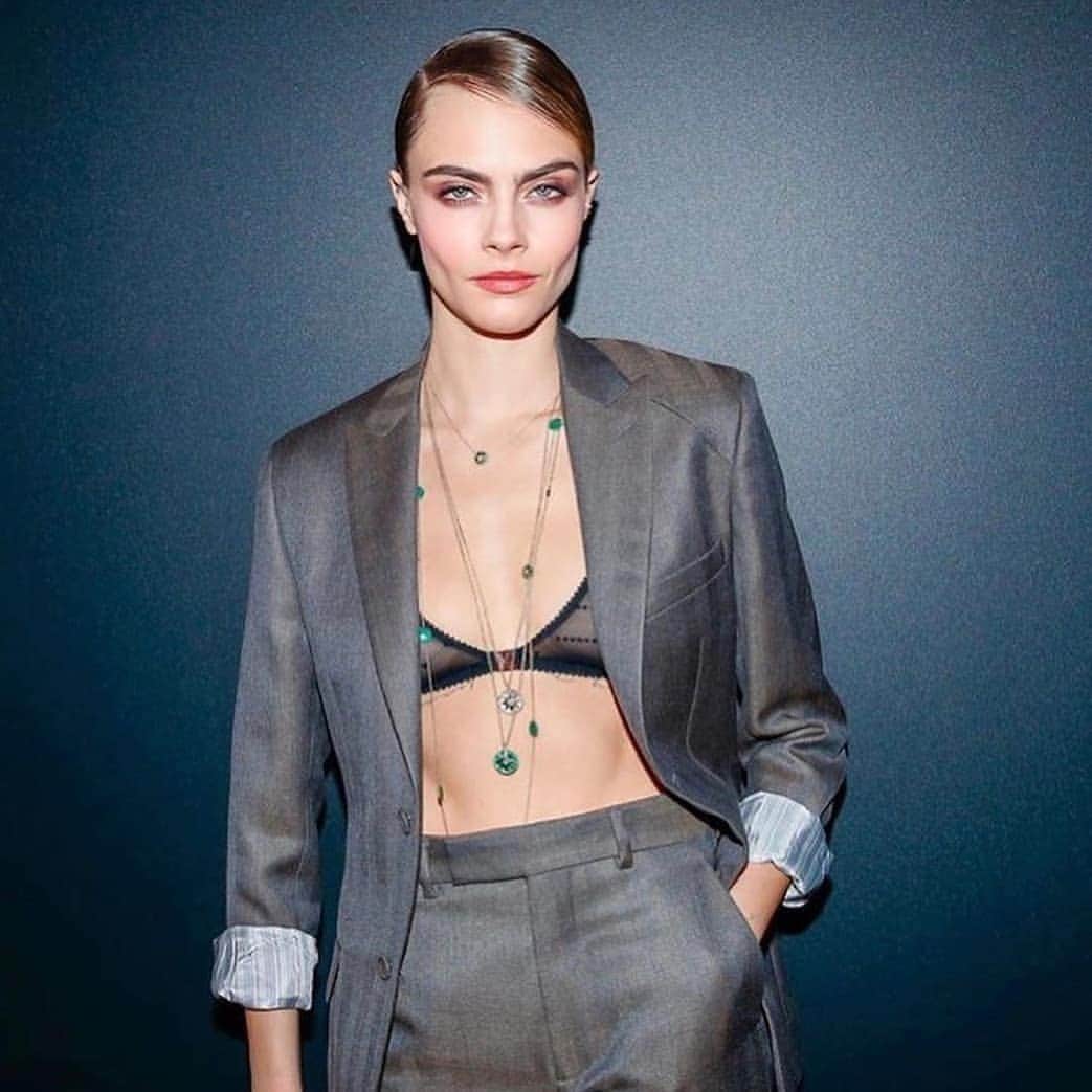 カーラ・デルヴィーニュのインスタグラム：「What a show @mrkimjones ! So in awe of you. Truly an unforgettable night with @dior #DiorWinter20」