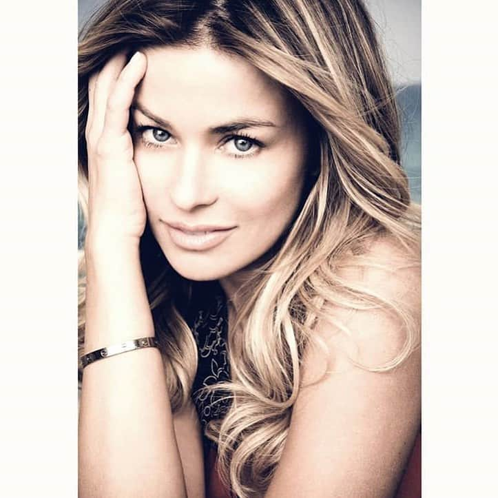 カルメン・エレクトラさんのインスタグラム写真 - (カルメン・エレクトラInstagram)「Hold 2 the past that u know」1月20日 3時55分 - carmenelectra