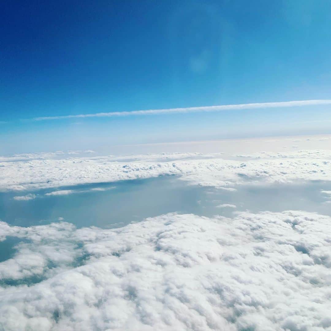 のインスタグラム：「さらば岡山。 #airplane #windowview #bluesky #clouds #music #soul #rb #singer #lovelife #instagood #instaview #G25ツアー」