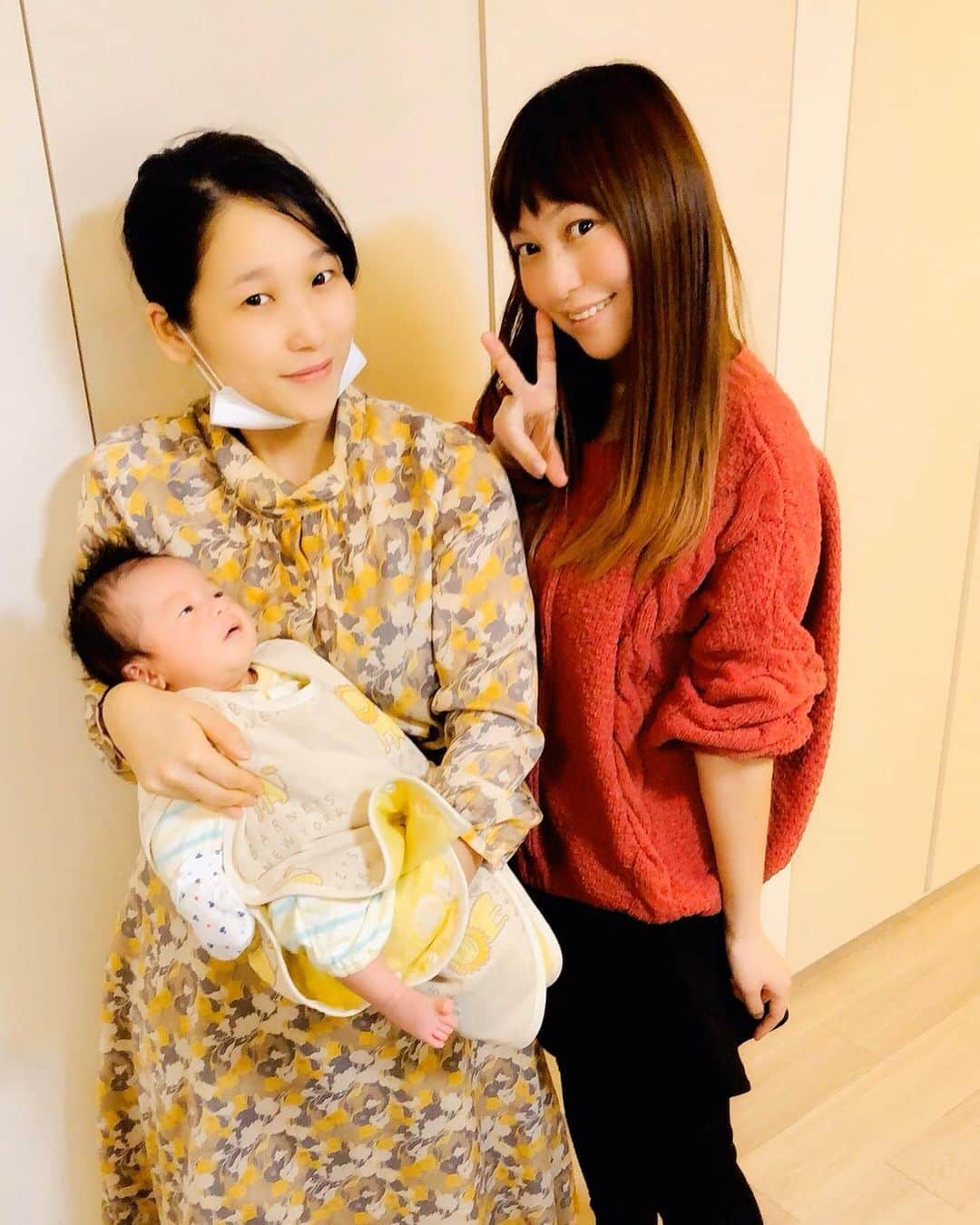 正田美里（みさみさ）さんのインスタグラム写真 - (正田美里（みさみさ）Instagram)「世手ちゃんBabyに会いに行ってきました❤️ ヤバイ、天使っ！！メロメロになってしまった（笑） めっちゃ可愛い！めっちゃ可愛い！！めっちゃ可愛いっ！！！抱っこもさせてもらったよ🤱泣かれちゃうかな〜〜と思ったけど、大丈夫だった。良かった（笑）めっちゃ不思議そうに見つめてきた。そうだよね〜全てがなんだこれ〜？って感じだよねw 可愛いの中にも凛々しくて、既にイケメン要素が凄いっ！！ 世手ちゃんも元気そうで良かった😄 赤ちゃんって存在が本当に天使なんだなぁ〜✨✨✨ また会いに行きたいっ😄✨✨✨ そして、世手ちゃん改めて出産おめでとう🎊  #世手子 #Baby #可愛い #カッコイイ」1月20日 13時48分 - misamisaupiupi