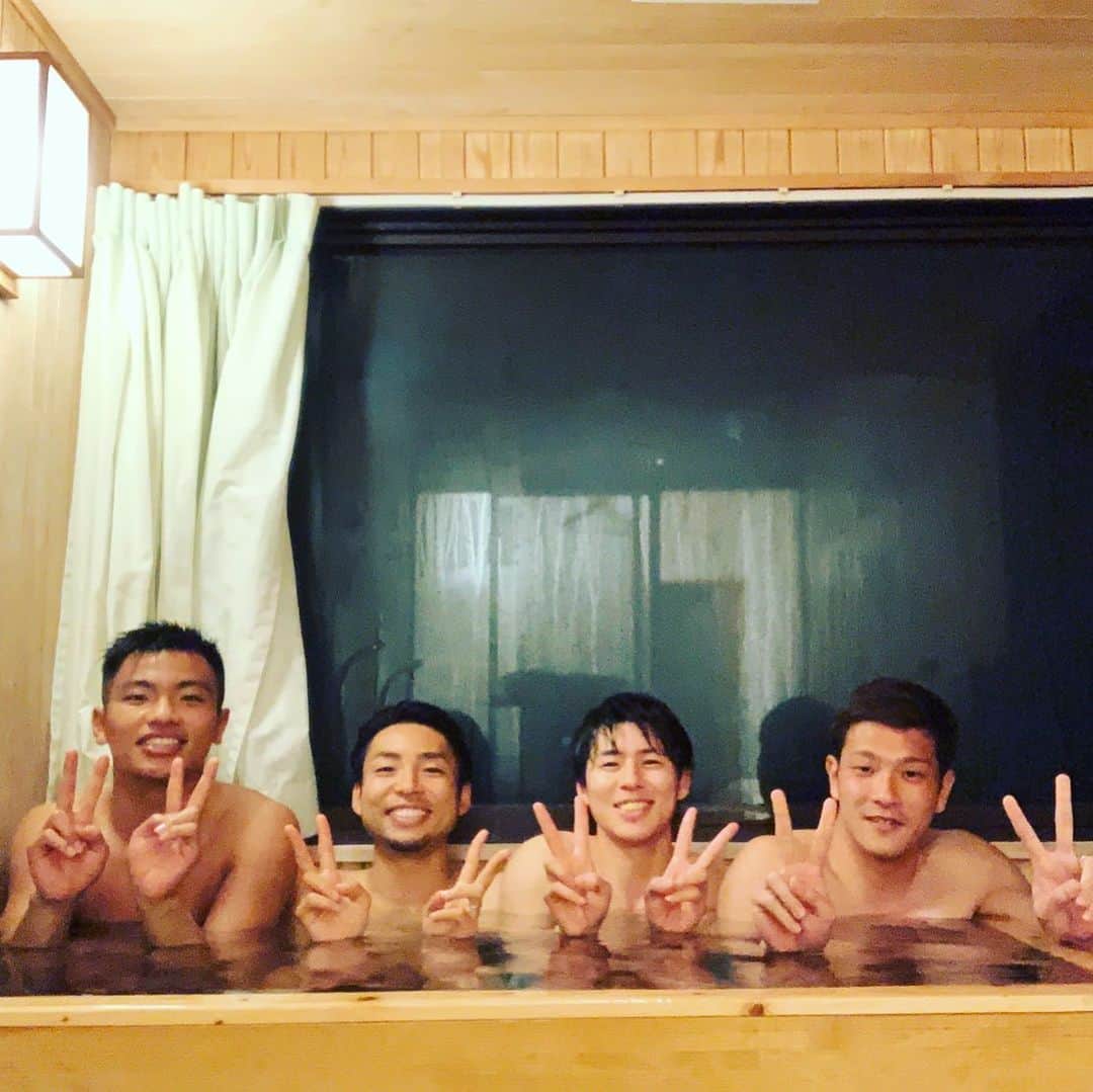 小林悠さんのインスタグラム写真 - (小林悠Instagram)「同部屋紹介  左から首ふとゴリラ、たこ焼き、ぶりっ子、シンプルゴリラ🦍です😂  残りのキャンプも盛り上げて頑張ります😄👍」1月20日 13時52分 - kobayashiyu11