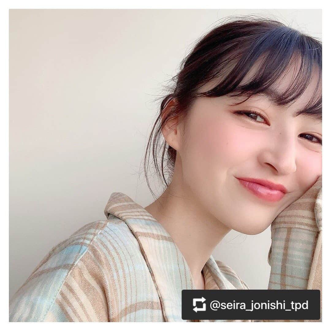 サマンサタバサさんのインスタグラム写真 - (サマンサタバサInstagram)「#lipcarejam を @seira_jonishi_tpd さんにご投稿いただきました✨ ありがとうございます😊 . . . 初の二人芝居CBGKシブゲキ!!presents『春母夏母秋母冬母』の稽古が始まるということでまず大量のセリフを頭に叩き込んでいます！伸びやかで、暖かい作品！自由に楽しく演じて掴むところは掴む！そんなことが勉強できそう！2月13日〜本番ですのでぜひお待ちしております🥺 . . . . . と、その前にリーディングシアター「キオスク」の兵庫公演がもうすぐ！公演に合わせてカラーそして前髪の雰囲気も変えてきました！振袖のお仕事でご一緒になってからずっとお世話になっている(@cyorobinthkey )さんいつもありがとうございます🙏🏻緊張感のある作品なのでぐっと気を引き締めます！お越しくださる方はお待ちしております！！ . . . 今日は撮影で @samantha.thavasa.info  さんが発売された　#リップケアジャム　に出会いました😊 ぷるんぷるんでこっくりした色気のある唇に仕上がる💋 これはたくさん使うな！ 写真でつけてるのはクリーミー02です🙈💗 #lipcarejam」1月20日 13時57分 - samantha.thavasa.info