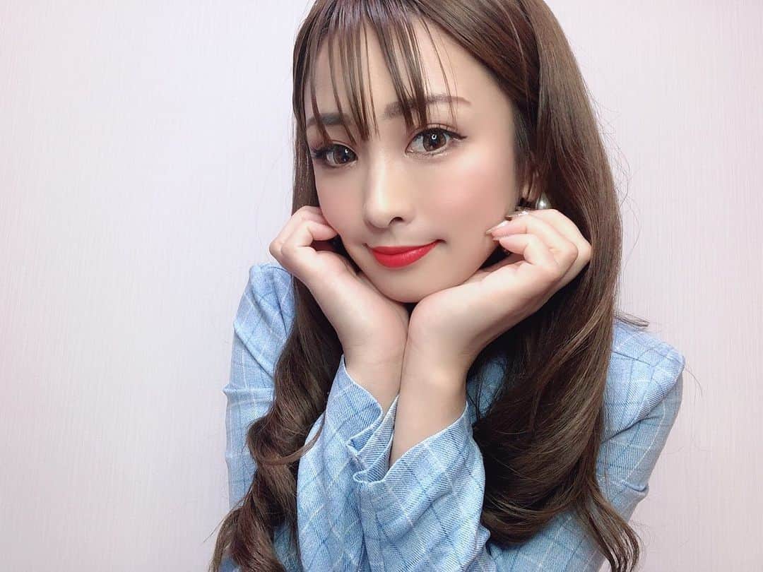 のインスタグラム：「. Hello👩🏻💎✨ 一月がもー終わっちゃう、はやいっっ🤣🤣🤣 今年はワンマンに2man Liveに、ミュージカルにと、前半バタバタスケジュールです🤍💕 2月2日より、 #ミュージカルDREAMER のチケットが発売スタートです🧏🏼‍♀️💓 今年もミュージカルも素敵な素敵な時間になりますように👸🏻✨ 公式HP⇩ https://soarsmusical.jp/ . . . #Fujiko#ミュージカルDREAMER#チケット予約スタート#歌#Dance#アーティスト#歌手#singer#エンターテイメント」