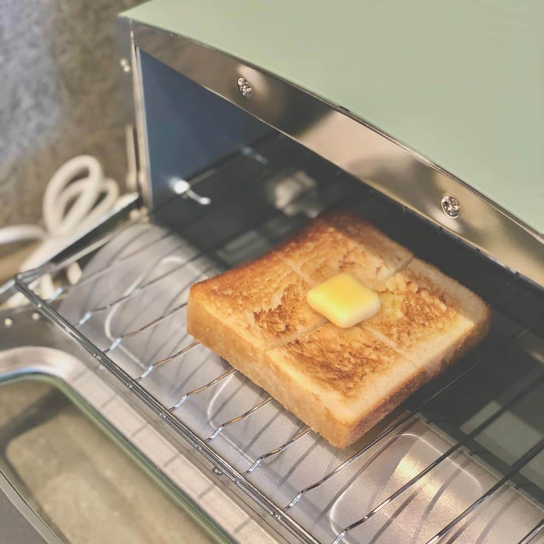 のインスタグラム：「. . 最もうまいトーストです🍞 . . #vikingbakery #vikingbakery_and_a #harajuku #shibuya #butter #toast #cafestagram #hot3doumai」