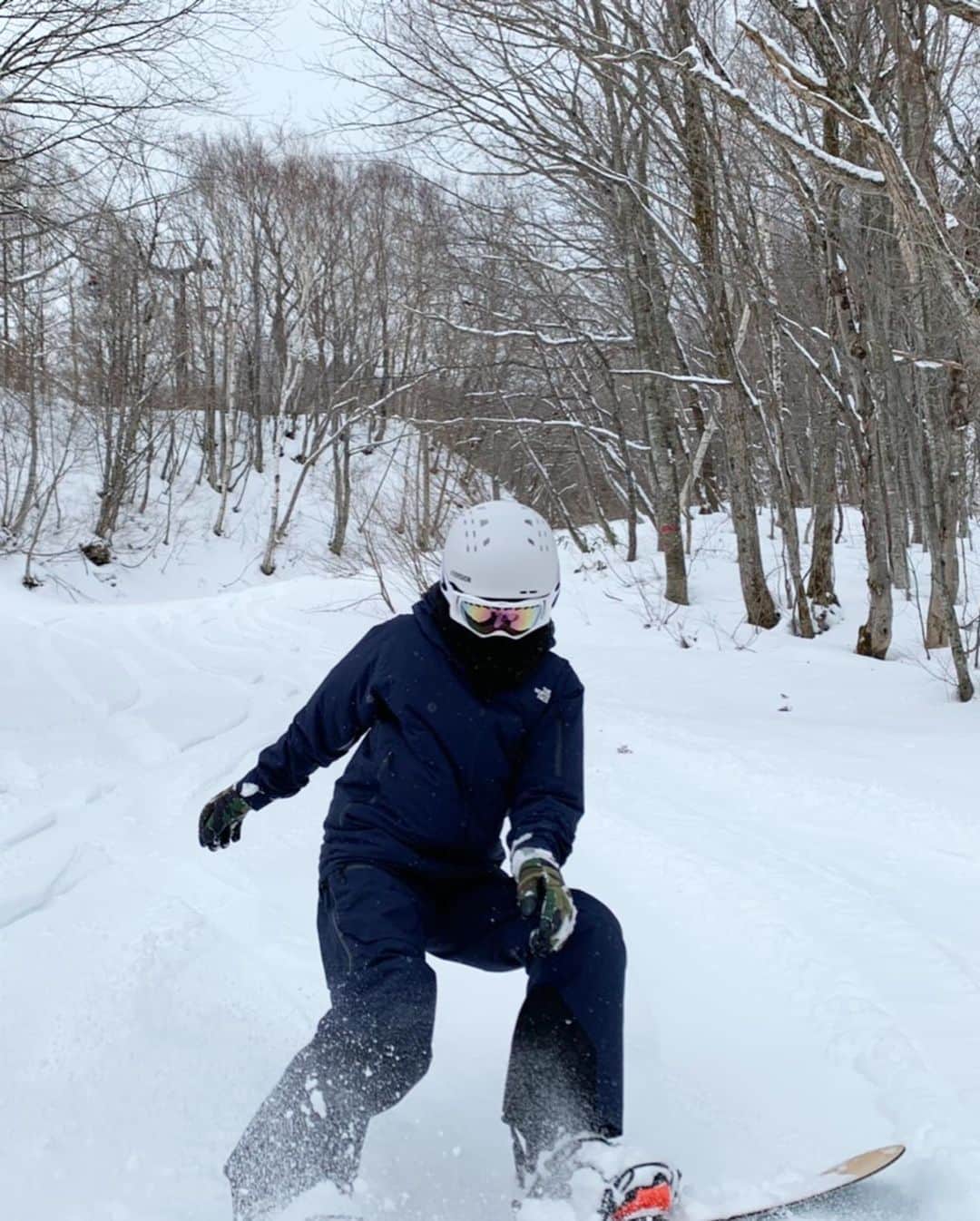 大日方久美子さんのインスタグラム写真 - (大日方久美子Instagram)「・ よいっしょ よいっしょ よっこらしょ  で滑り抜けた林間コース🏂  大したことなさそうに見えるけど 私史上1番スピードが出た1本だった。  怖かった😂 ・ ・ #kumitravelstyle  #スノボー #苗場スキー場」1月20日 14時33分 - kumi511976